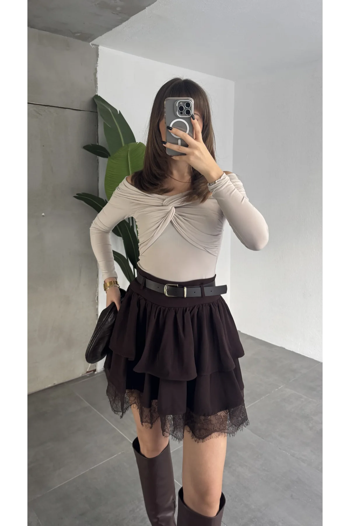 Kadın Kahverengi Dantel Detaylı Fırfırlı Mini Etek Kemerli