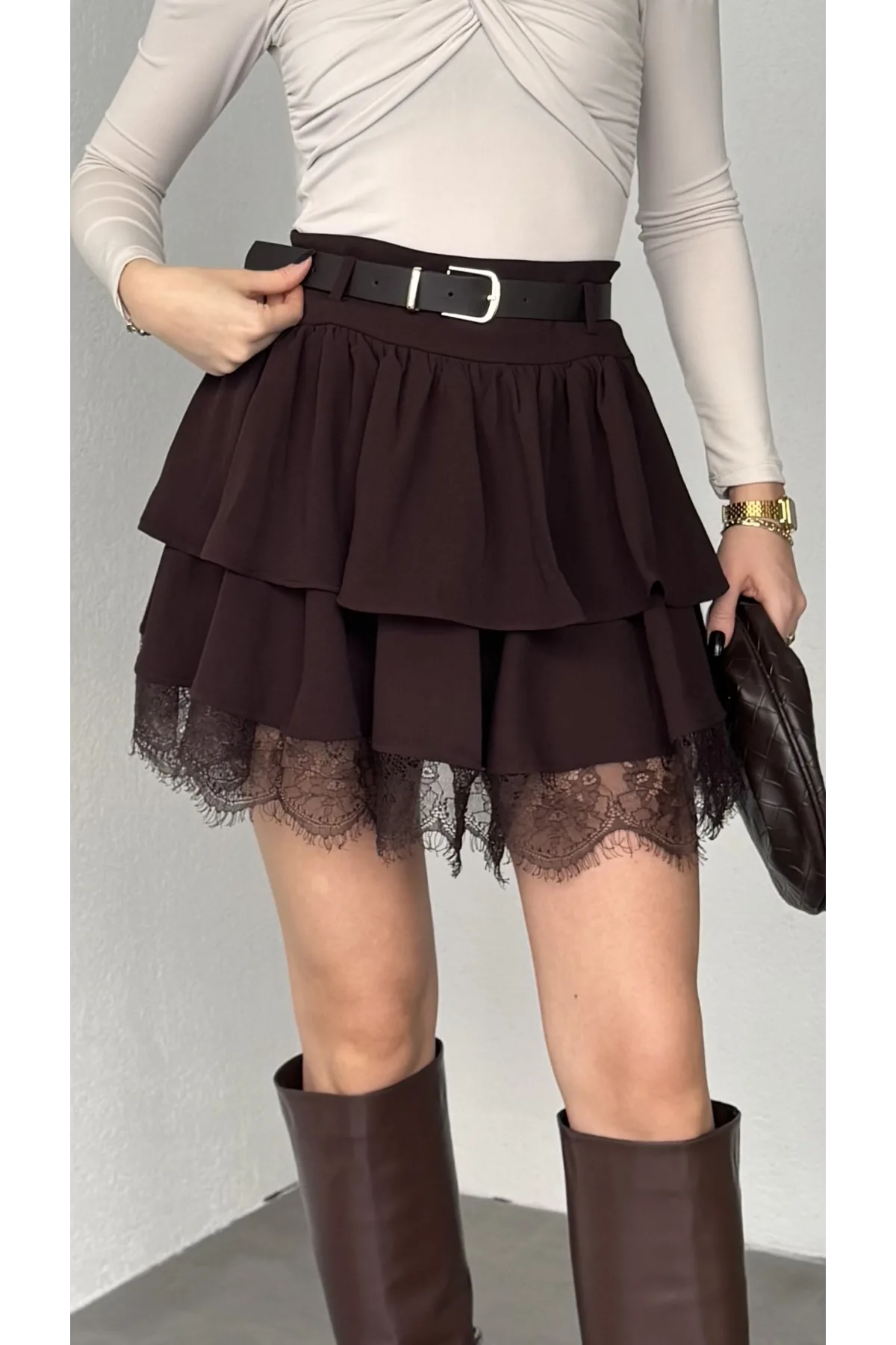 Kadın Kahverengi Dantel Detaylı Fırfırlı Mini Etek Kemerli