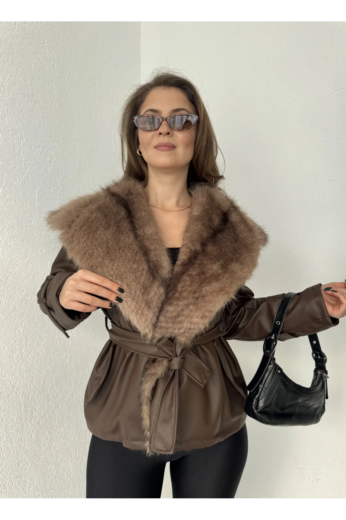 Kadın Kahverengi Kemerli Kürk Yaka Deri Ceket Kışlık