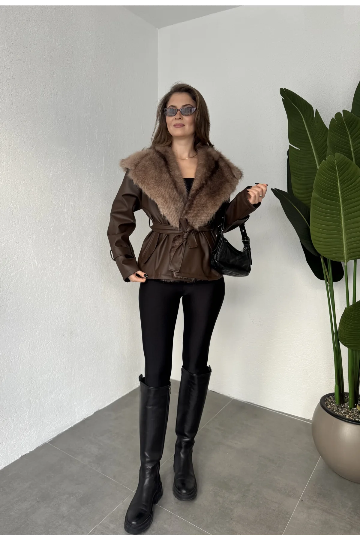 Kadın Kahverengi Kemerli Kürk Yaka Deri Ceket Kışlık