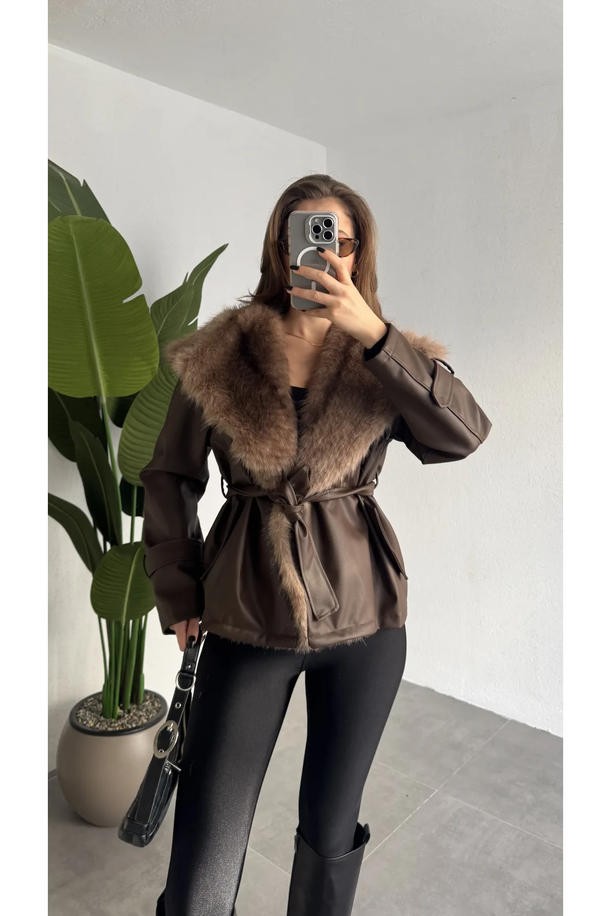 Kadın Kahverengi Kemerli Kürk Yaka Deri Ceket Kışlık