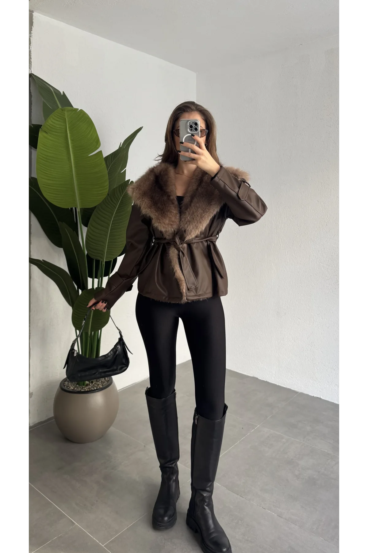 Kadın Kahverengi Kemerli Kürk Yaka Deri Ceket Kışlık