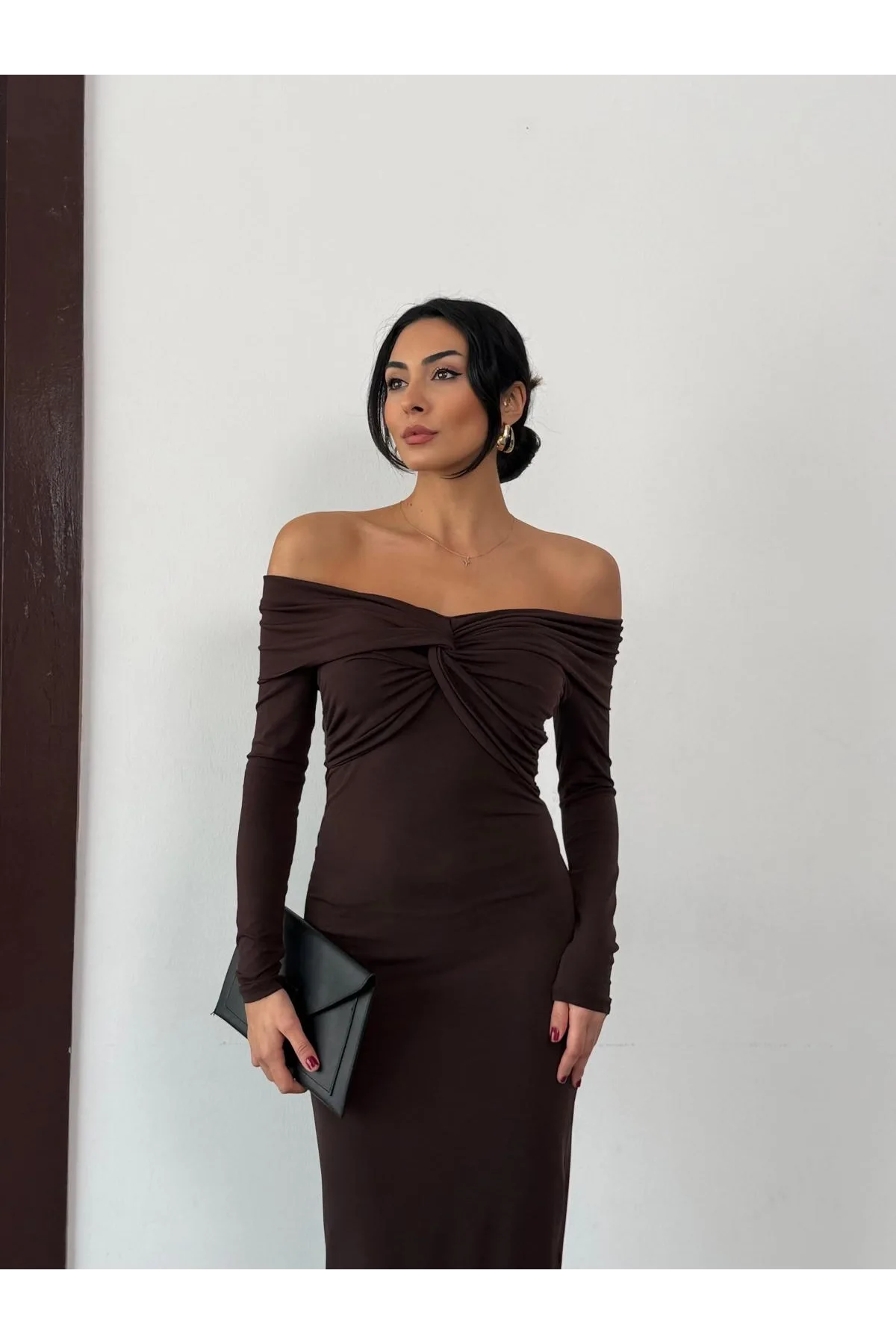 Kadın Kahverengi Madonna Yaka Düğümlü Uzun Kollu Midi Boy Elbise