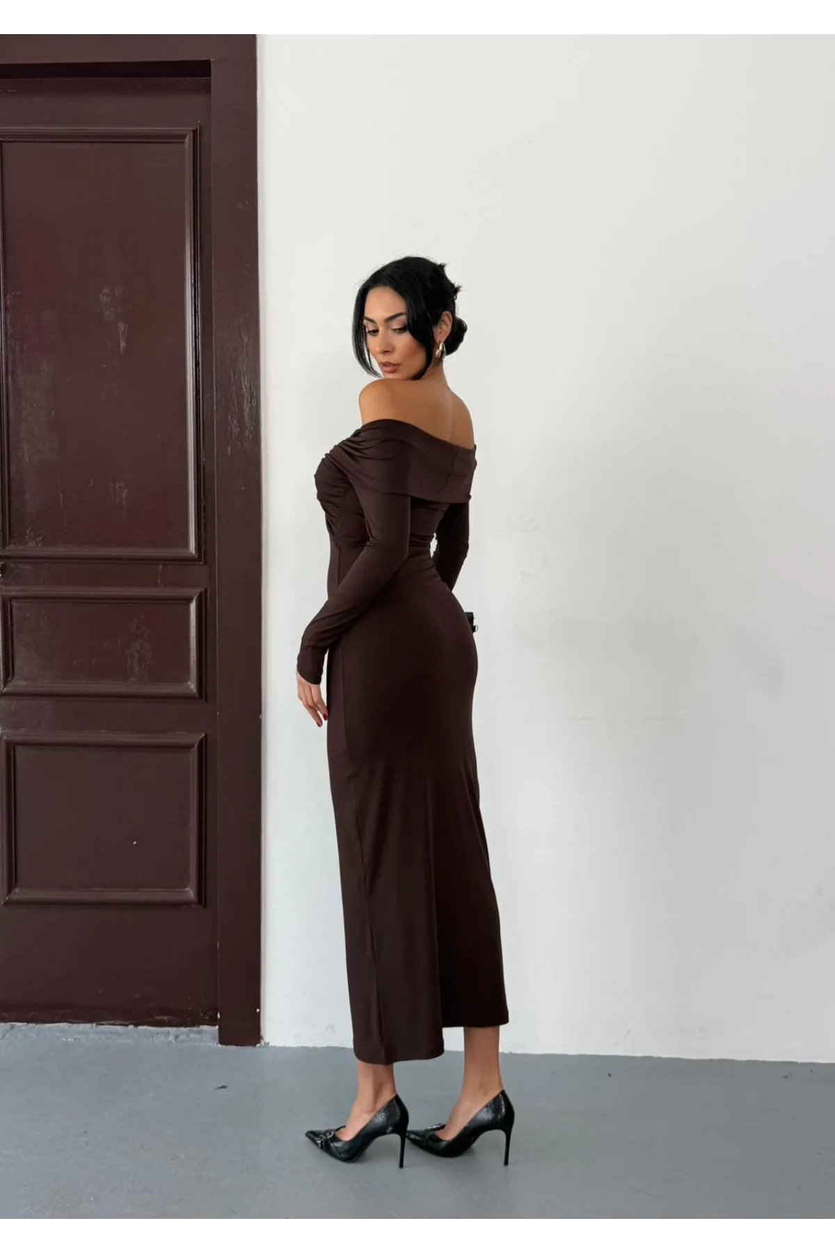 Kadın Kahverengi Madonna Yaka Düğümlü Uzun Kollu Midi Boy Elbise