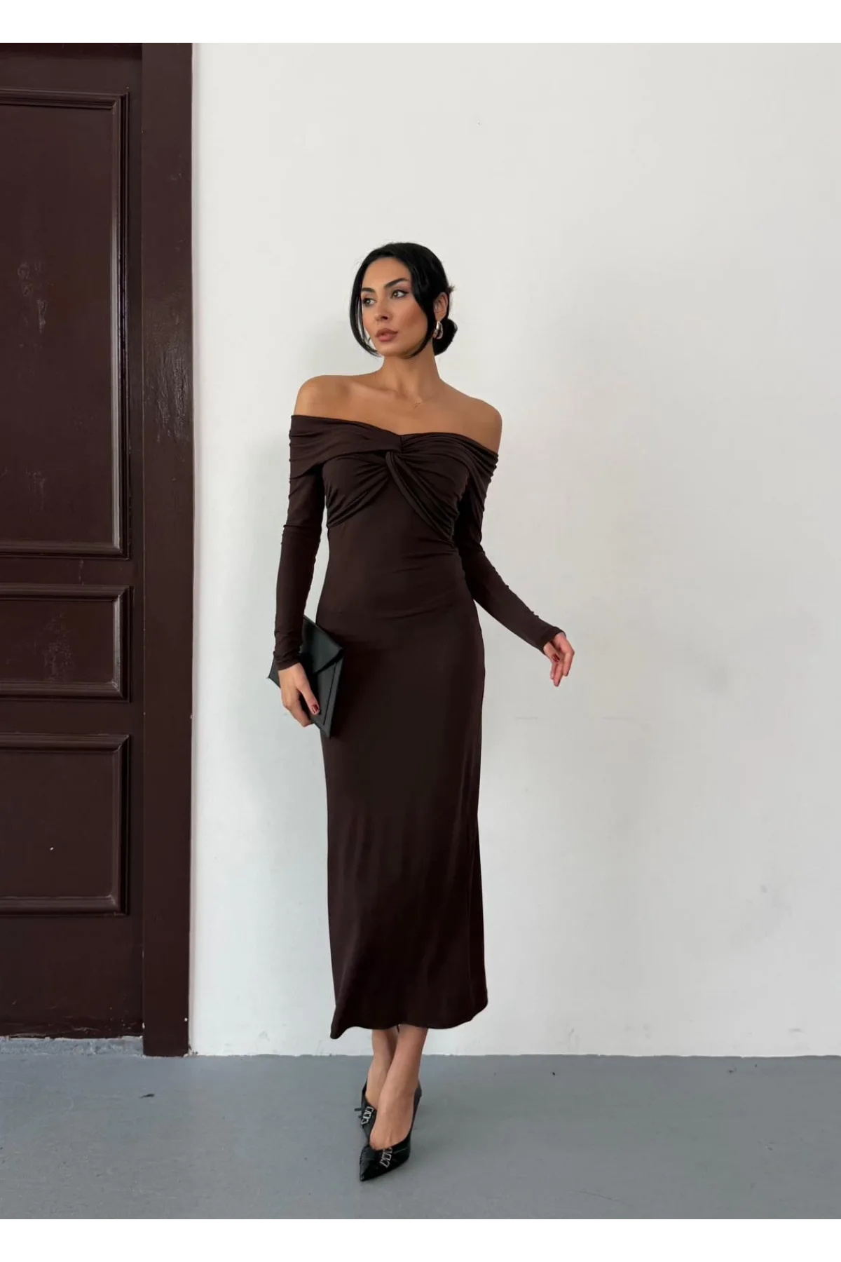 Kadın Kahverengi Madonna Yaka Düğümlü Uzun Kollu Midi Boy Elbise