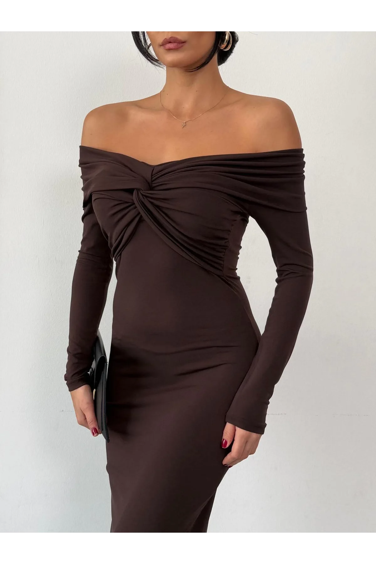 Kadın Kahverengi Madonna Yaka Düğümlü Uzun Kollu Midi Boy Elbise