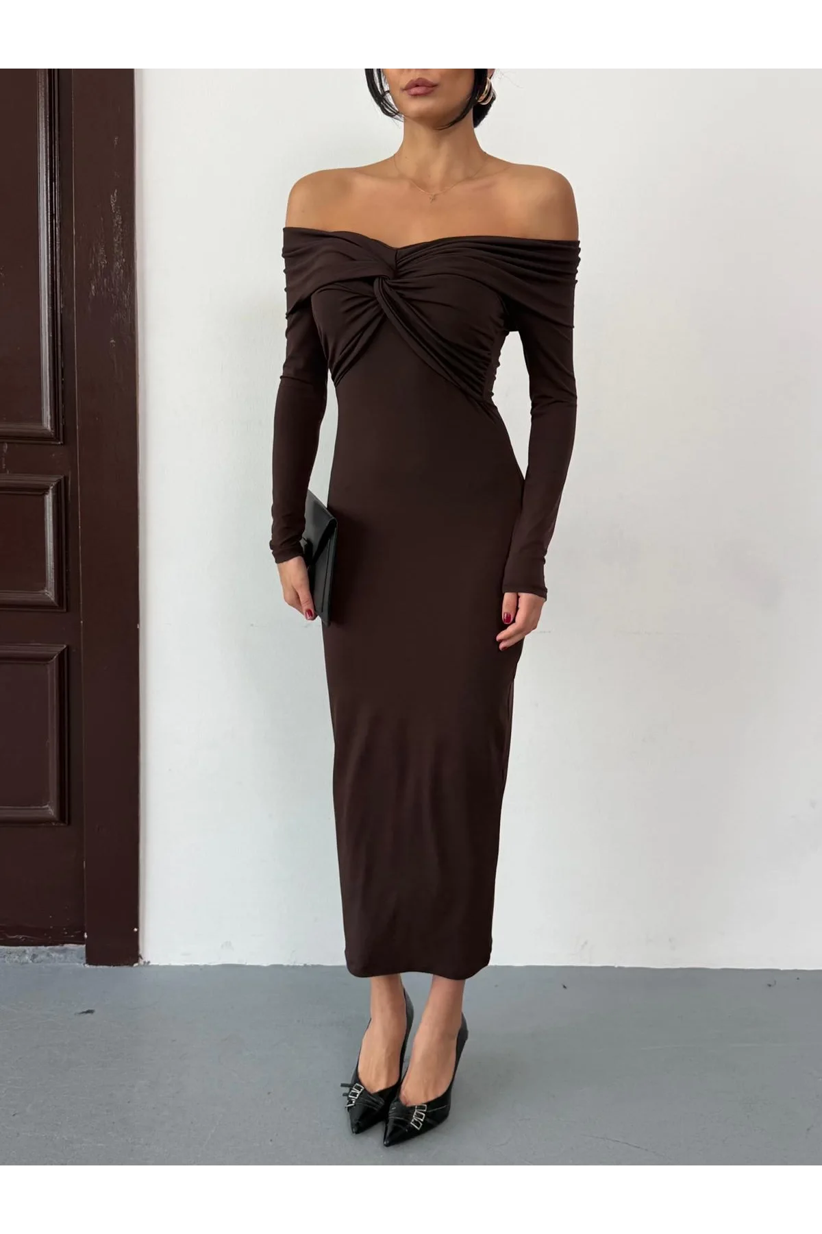 Kadın Kahverengi Madonna Yaka Düğümlü Uzun Kollu Midi Boy Elbise