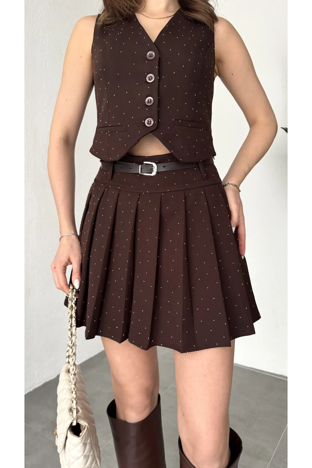 Kadın Kahverengi Taşlı Pırıltı İç Astar Şortlu Kemerli Pileli Etek