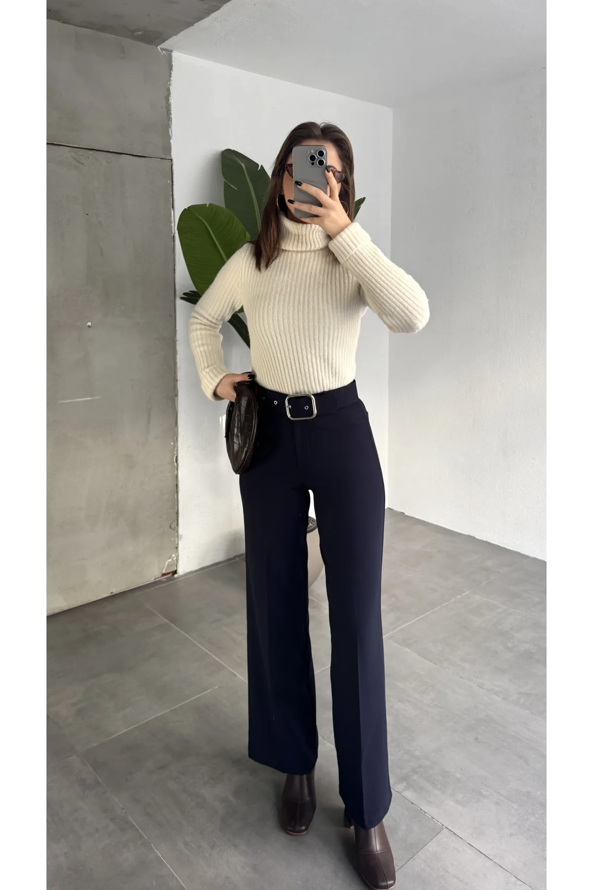 Kadın Kemerli Yüksek Bel Geniş Paça Kumaş Pantolon Lacivert