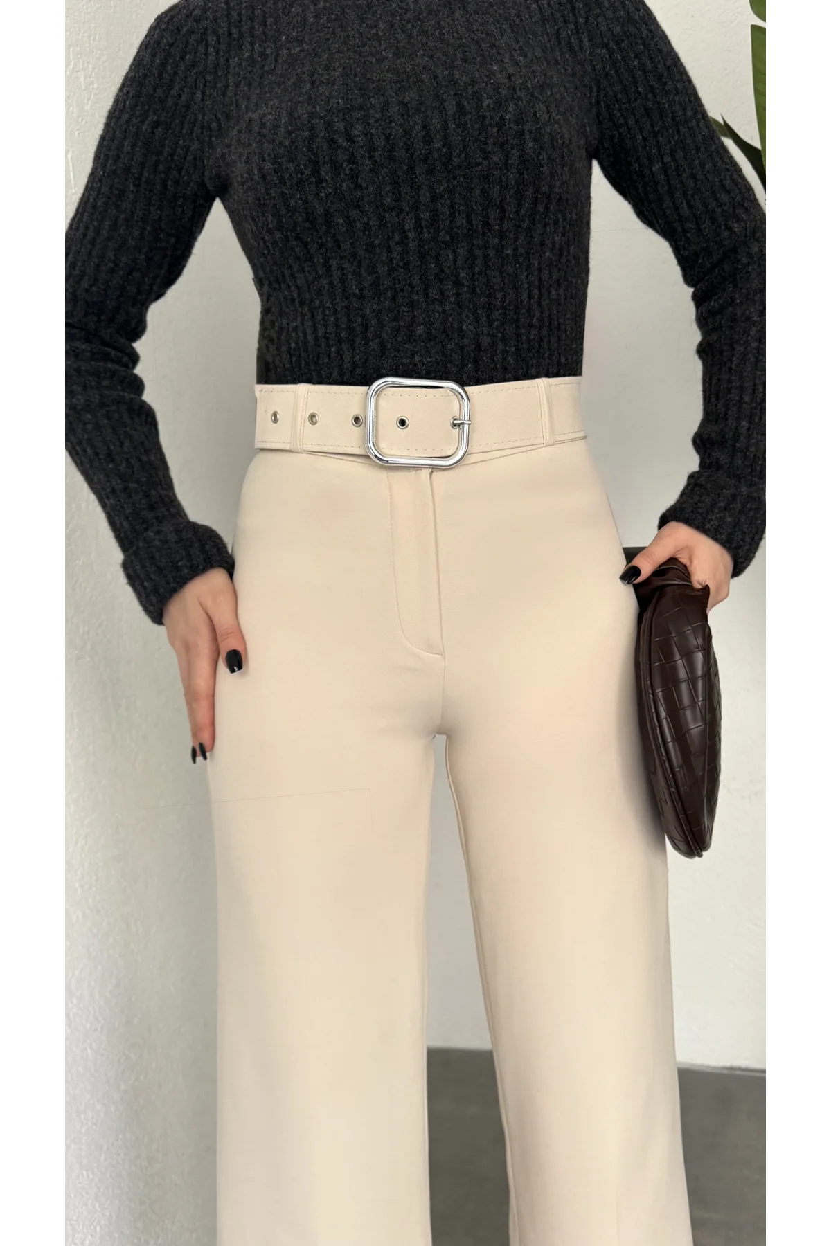 Kadın Kemerli Yüksek Bel Geniş Paça Kumaş Pantolon Krem