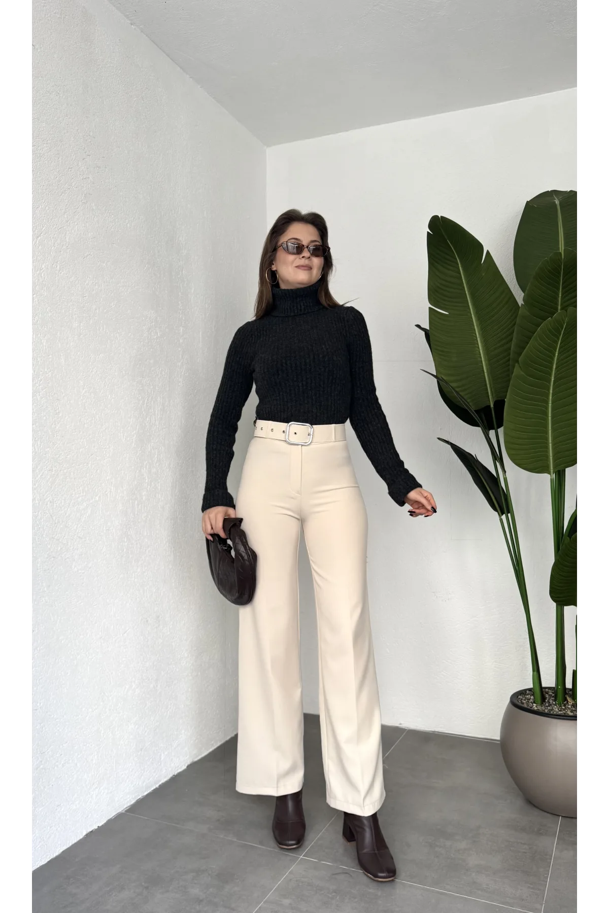 Kadın Kemerli Yüksek Bel Geniş Paça Kumaş Pantolon Krem