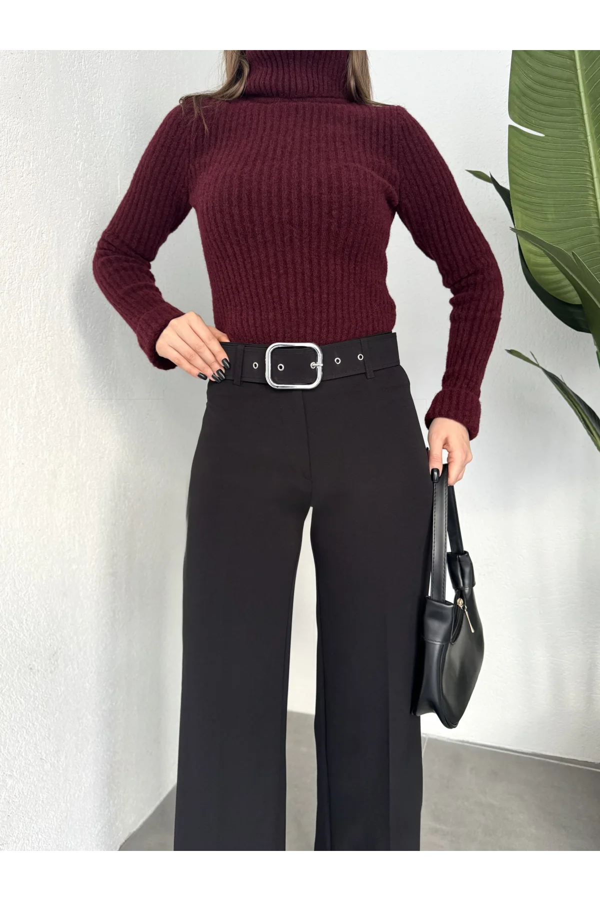 Kadın Kemerli Yüksek Bel Geniş Paça Kumaş Pantolon Siyah