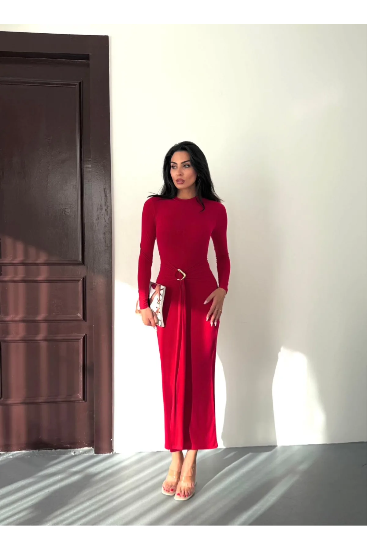 Kadın Kırmızı Bisiklet Yaka Gold Aksesuarlı Kuşaklı Uzun Boy Vucudu Saran Elbise