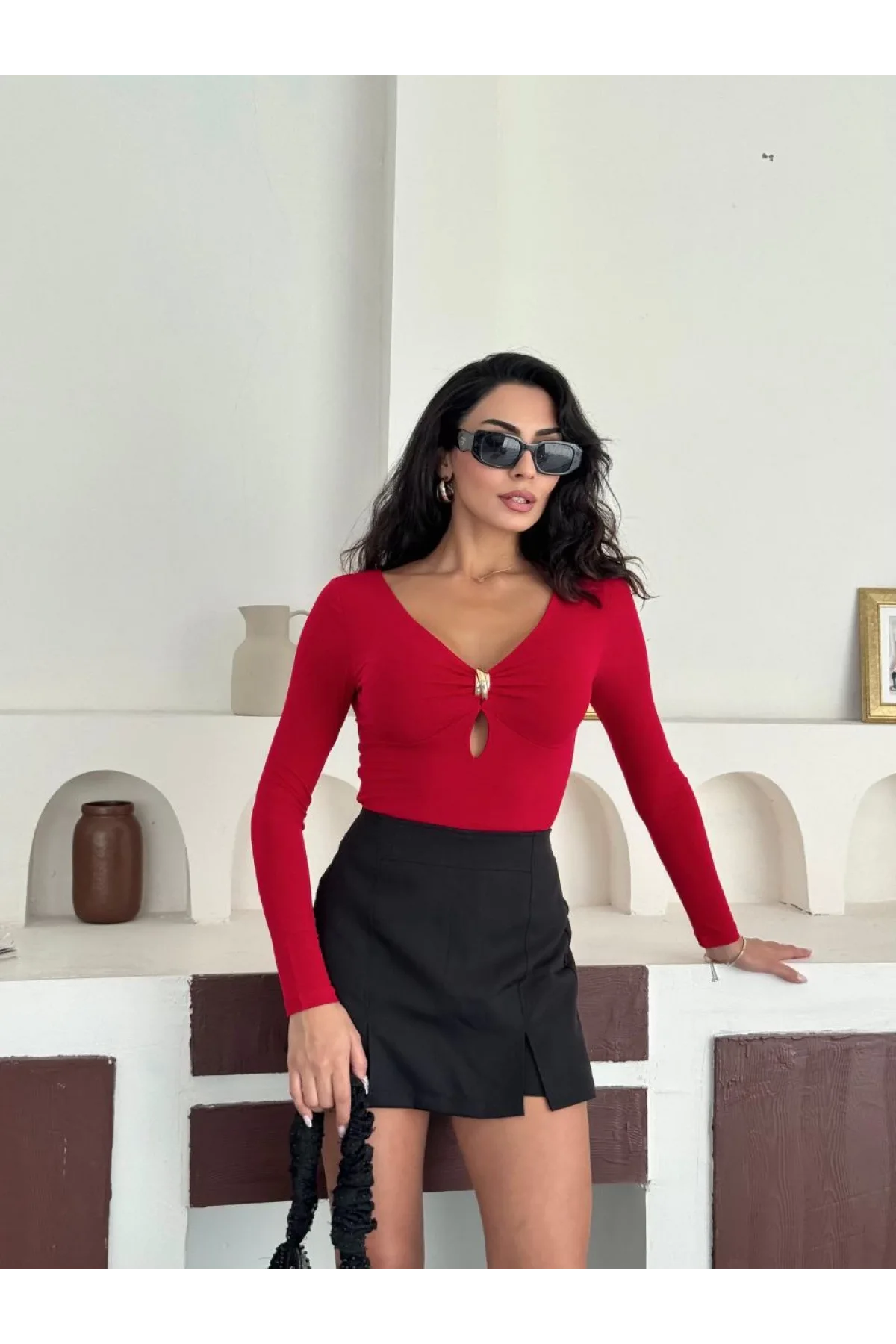 Kırmızı Damla Yaka Aksesuarlı Sandy Bluz