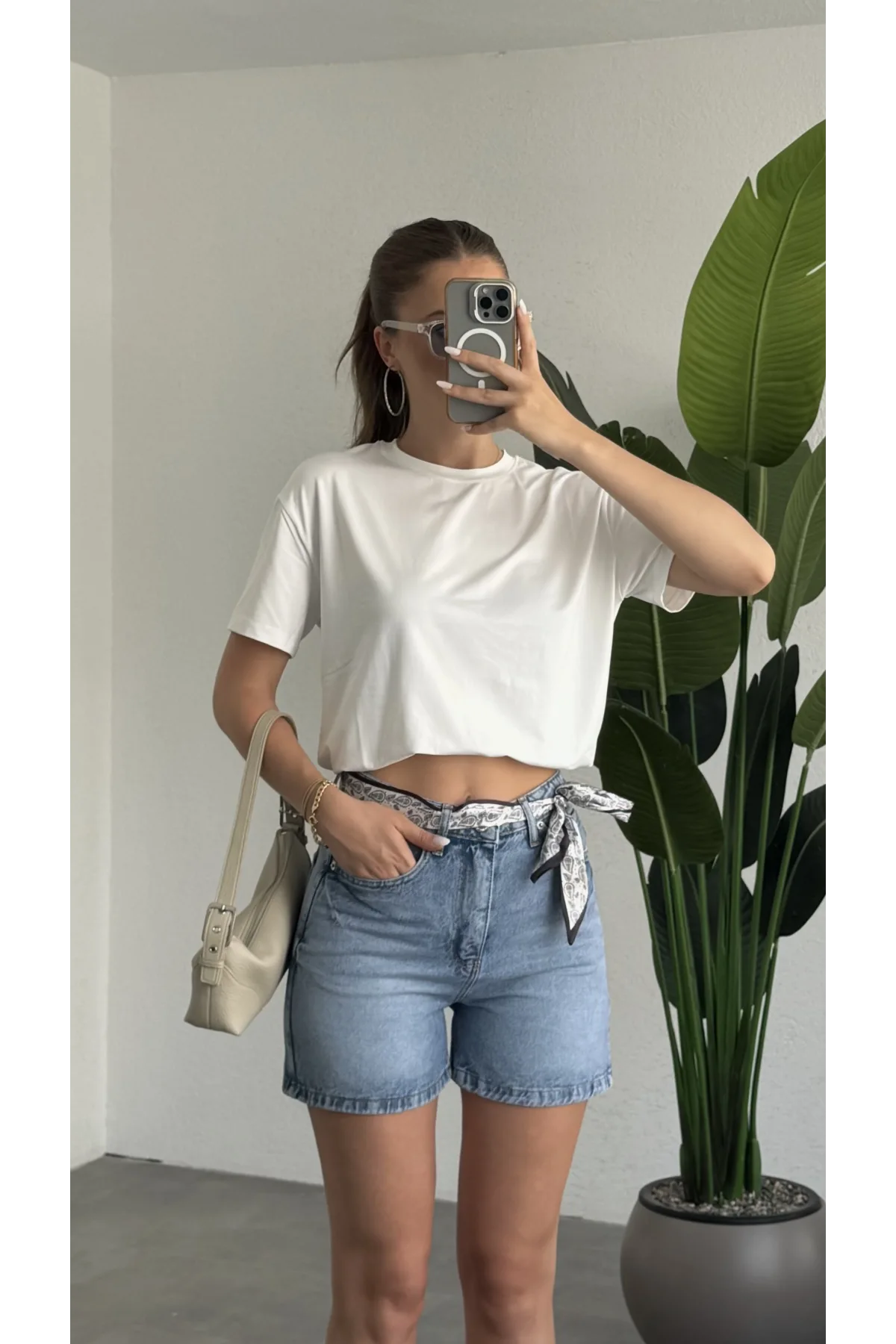 Kadın Koyu Mavi Yüksek Bel Jean Şort – Basic Denim Şort Günlük Rahat Kalıp Yazlık Kot Şort