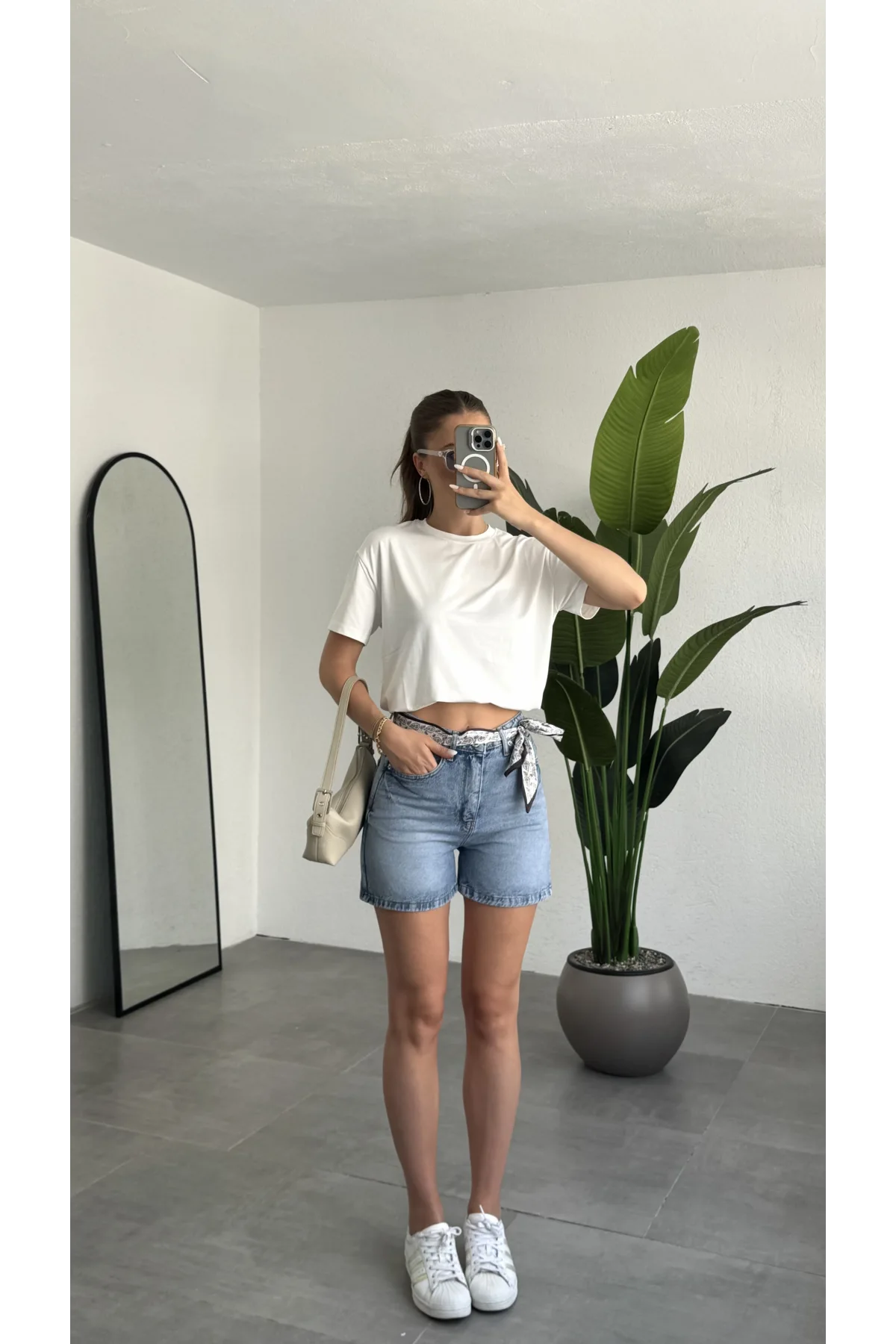 Kadın Koyu Mavi Yüksek Bel Jean Şort – Basic Denim Şort Günlük Rahat Kalıp Yazlık Kot Şort