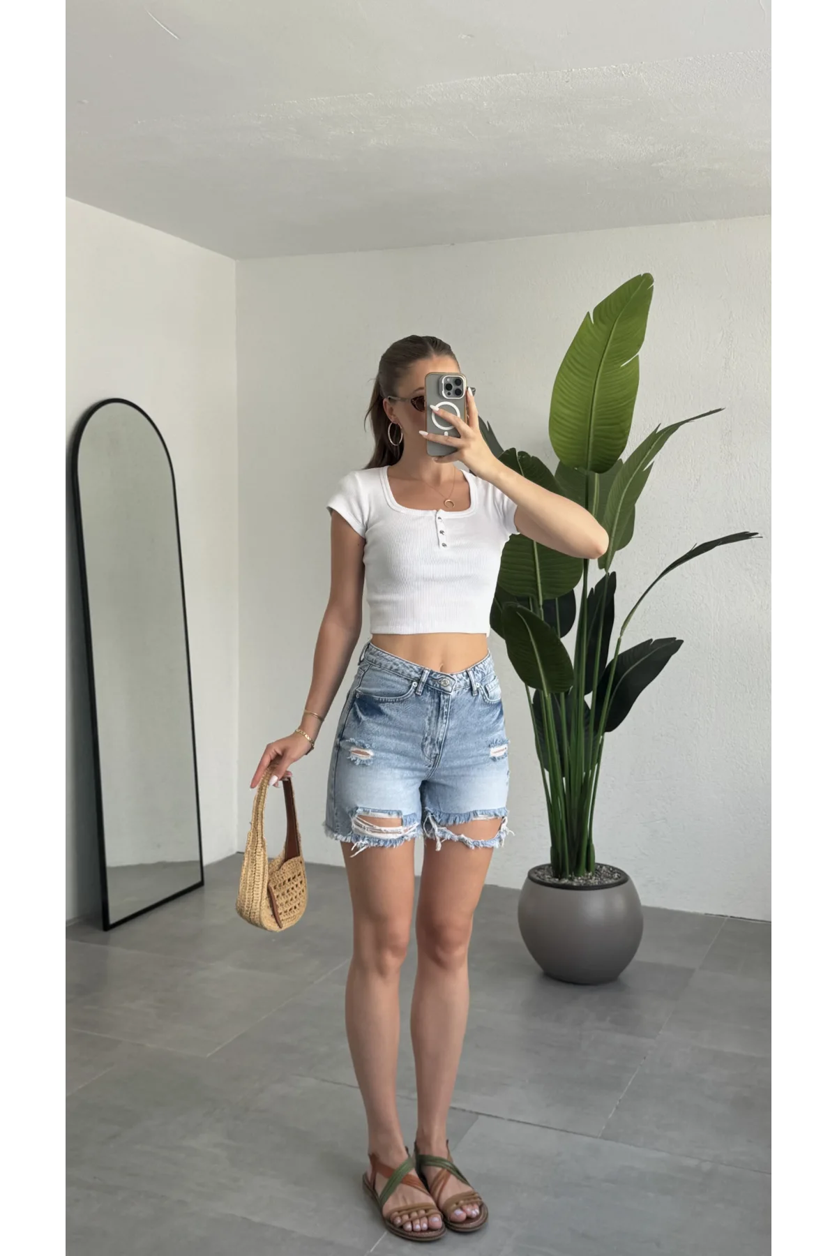 Kadın Mavi Yırtık Yüksek Bel Jean Şort – Basic Denim Şort Günlük Rahat Kalıp Yazlık Kot Şort