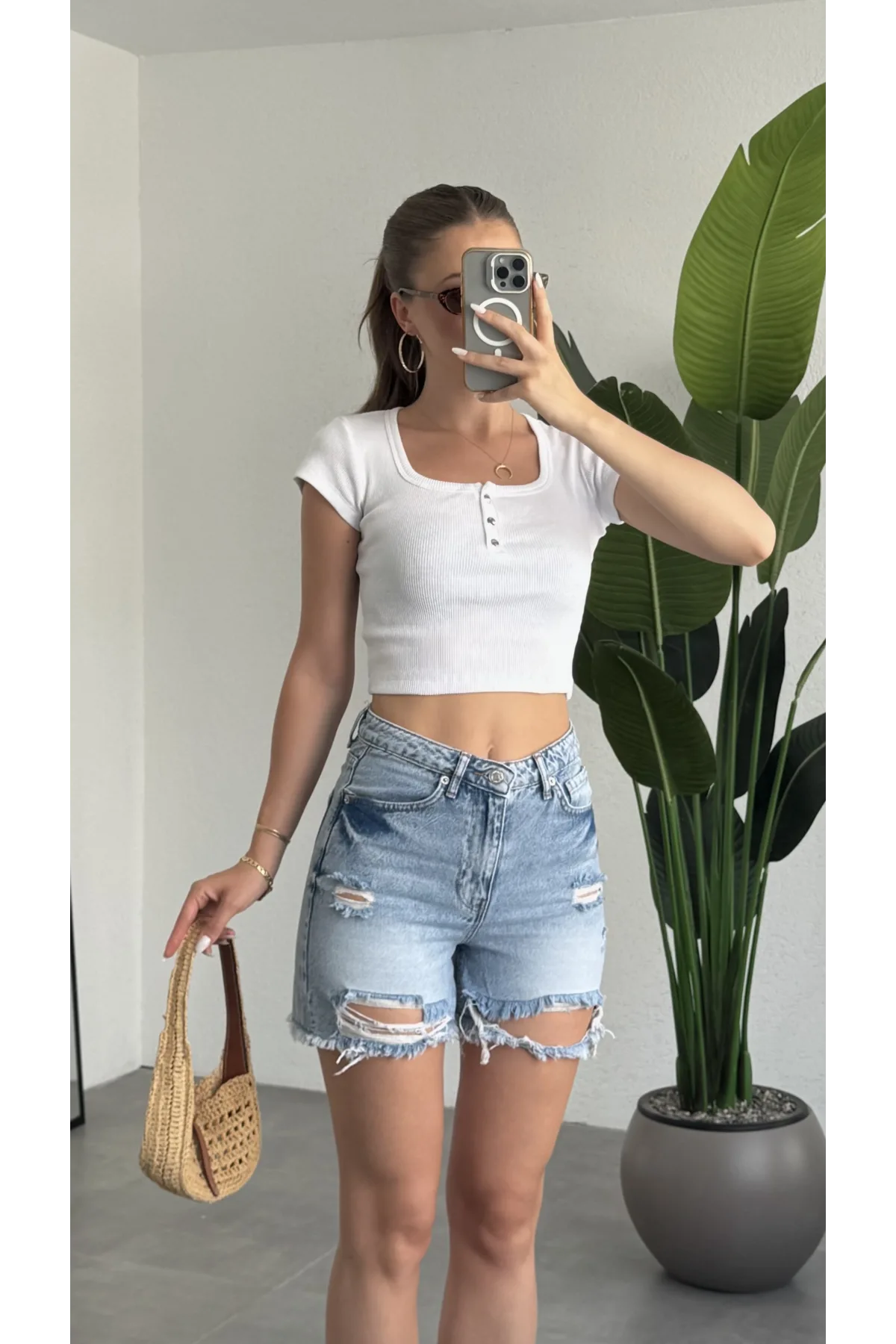 Kadın Mavi Yırtık Yüksek Bel Jean Şort – Basic Denim Şort Günlük Rahat Kalıp Yazlık Kot Şort
