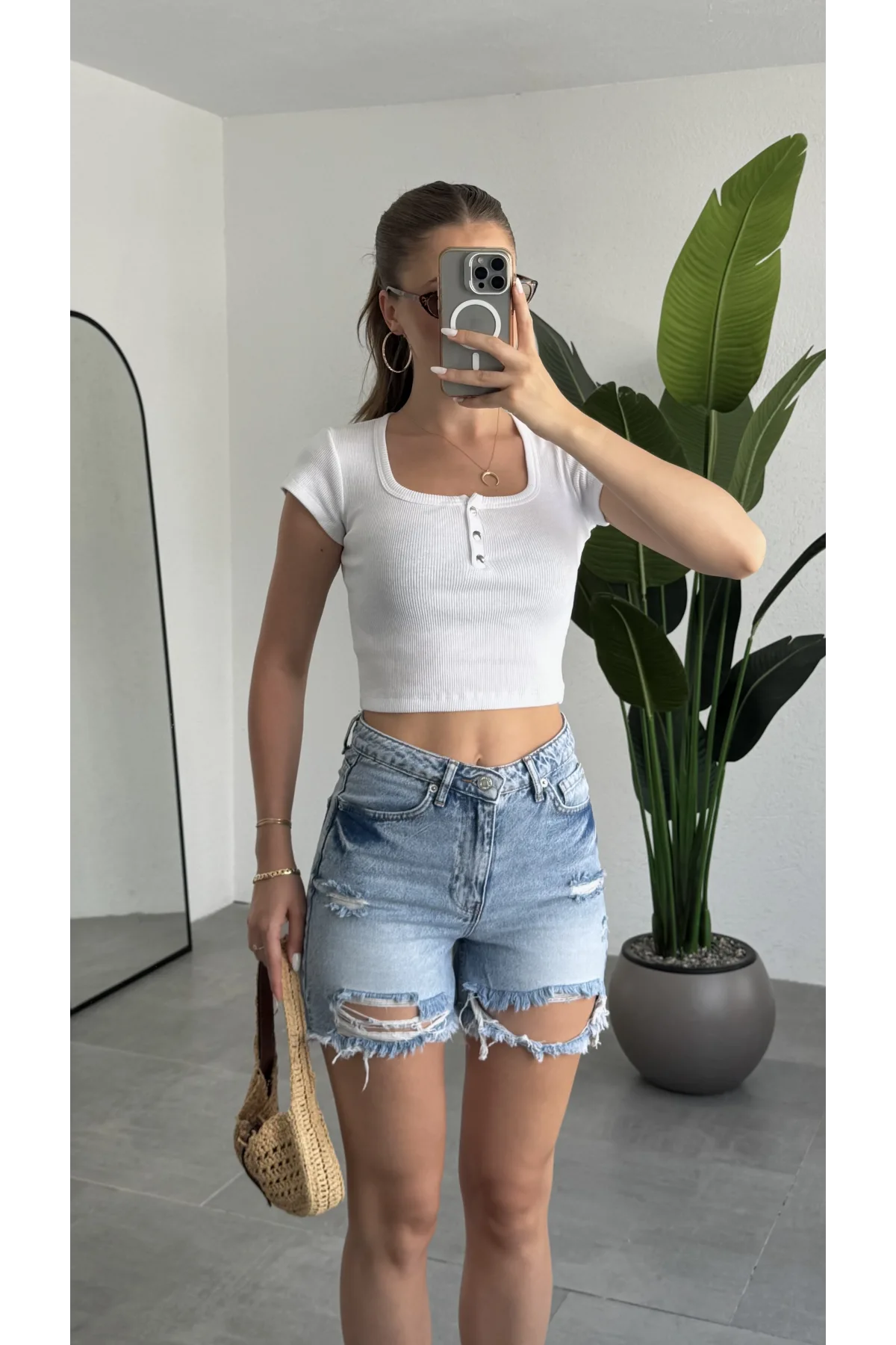 Kadın Mavi Yırtık Yüksek Bel Jean Şort – Basic Denim Şort Günlük Rahat Kalıp Yazlık Kot Şort