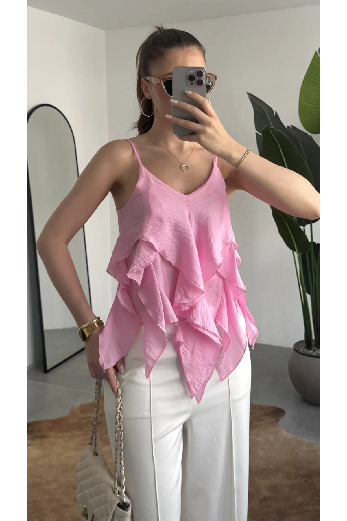 Kadın Pembe Volan Detaylı Askılı Bluz Salaş Şifon Görünümlü Fırfırlı Bluz