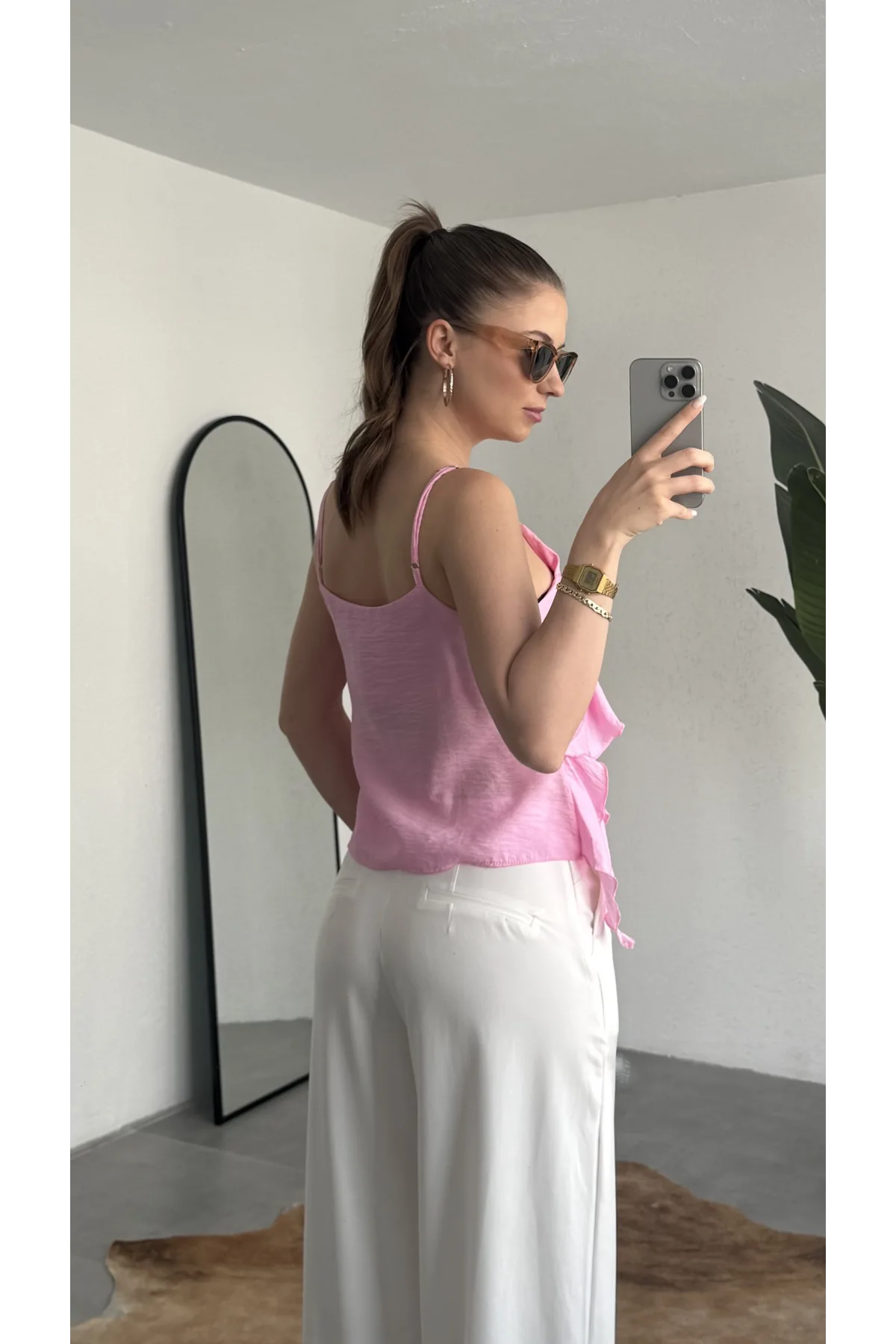 Kadın Pembe Volan Detaylı Askılı Bluz Salaş Şifon Görünümlü Fırfırlı Bluz