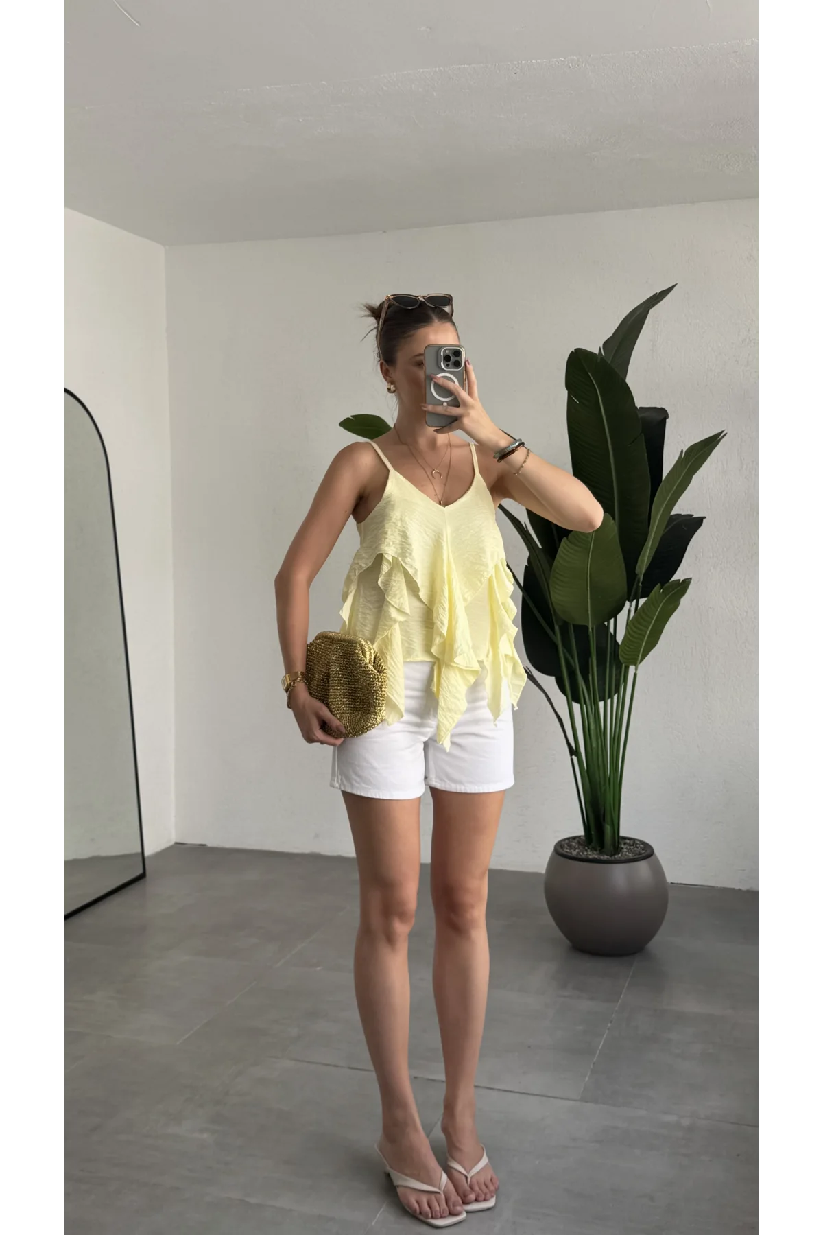 Kadın Sarı Volan Detaylı Askılı Bluz Salaş Şifon Görünümlü Fırfırlı Bluz