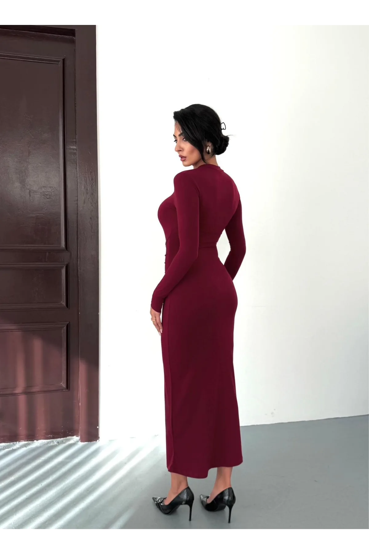 Kadın Bordo Bisiklet Yaka Gold Aksesuarlı Kuşaklı Uzun Boy Vucudu Saran Elbise