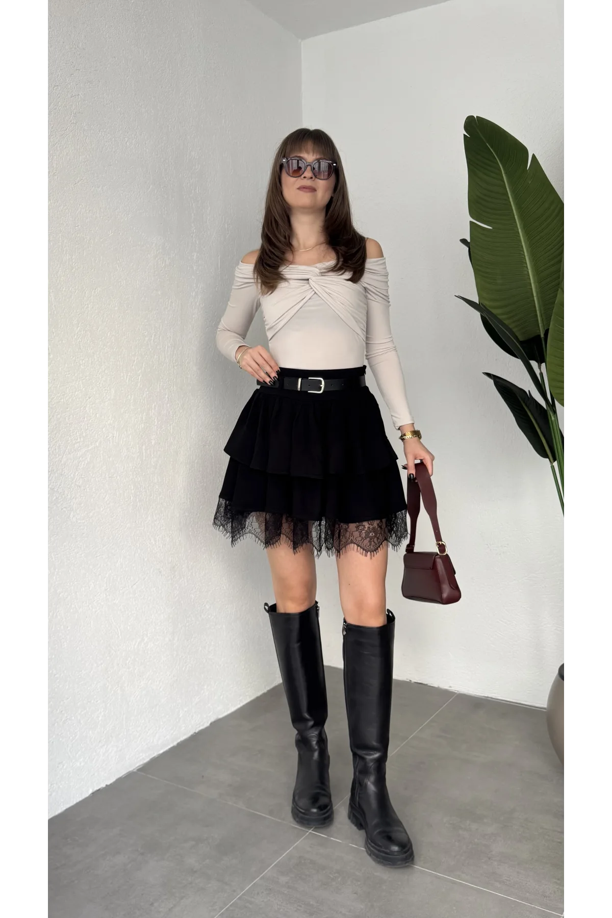 Kadın Siyah Dantel Detaylı Fırfırlı Mini Etek Kemerli