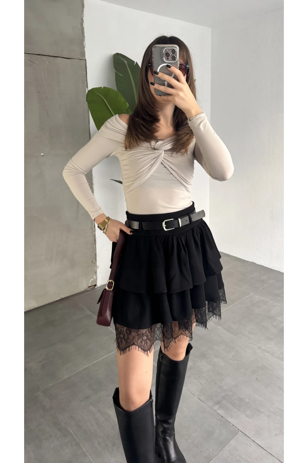 Kadın Siyah Dantel Detaylı Fırfırlı Mini Etek Kemerli