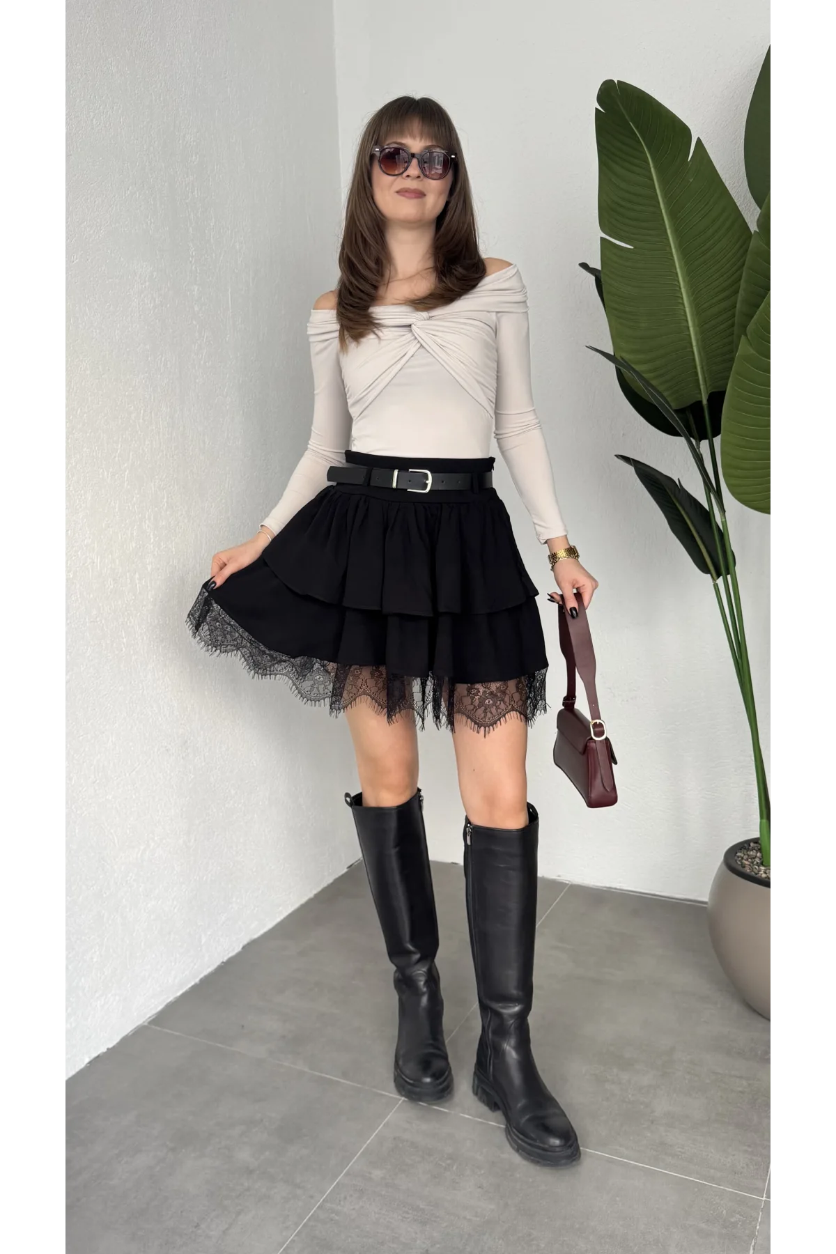 Kadın Siyah Dantel Detaylı Fırfırlı Mini Etek Kemerli