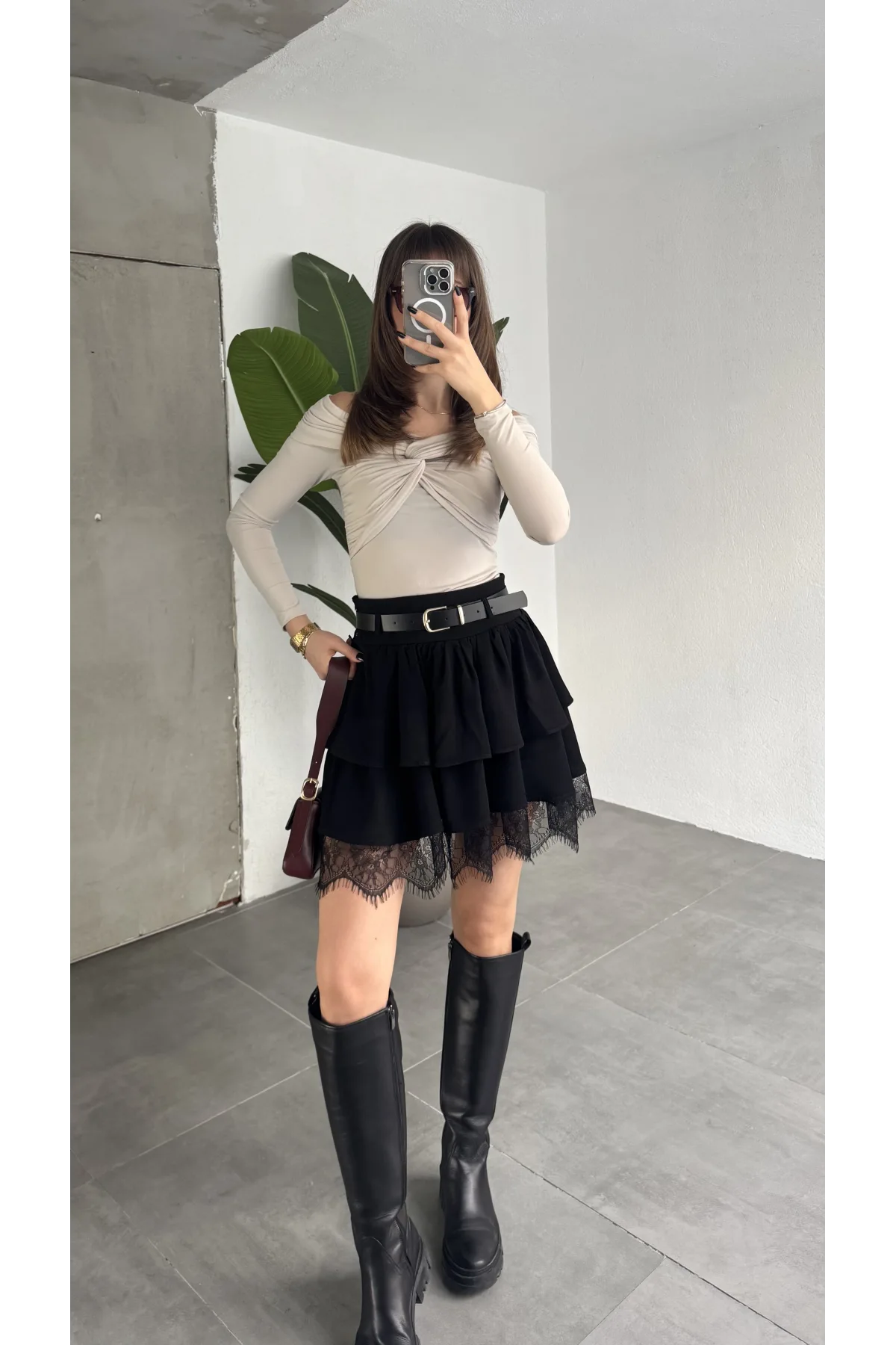 Kadın Siyah Dantel Detaylı Fırfırlı Mini Etek Kemerli