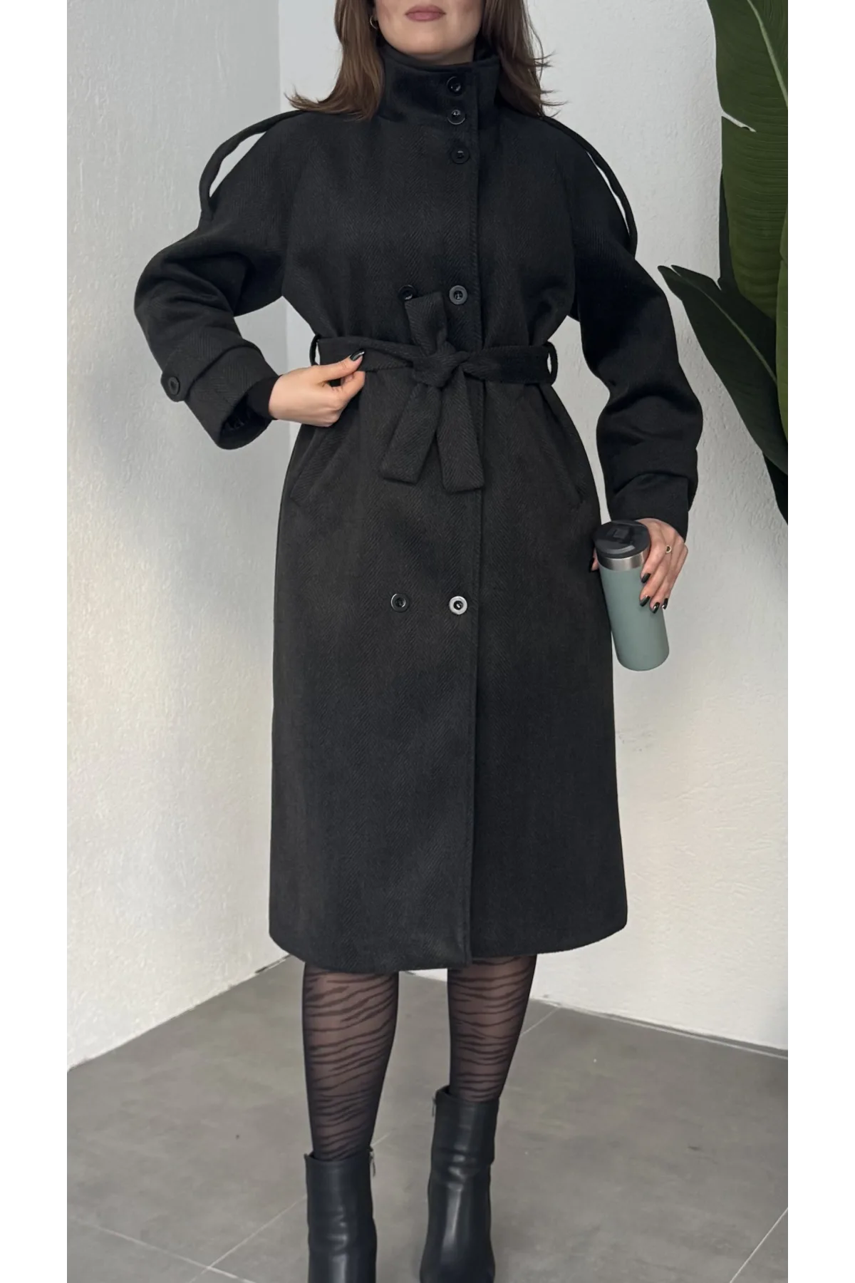 Kadın Siyah Dik Yaka Kemerli Kaşe Kaban Uzun Kışlık