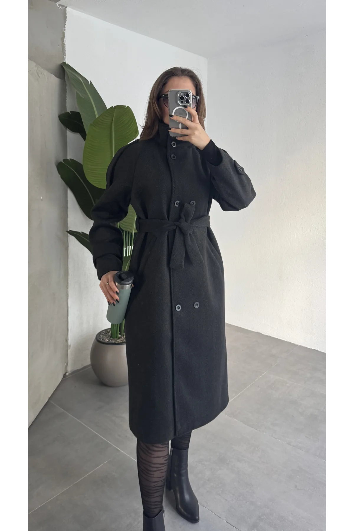 Kadın Siyah Dik Yaka Kemerli Kaşe Kaban Uzun Kışlık
