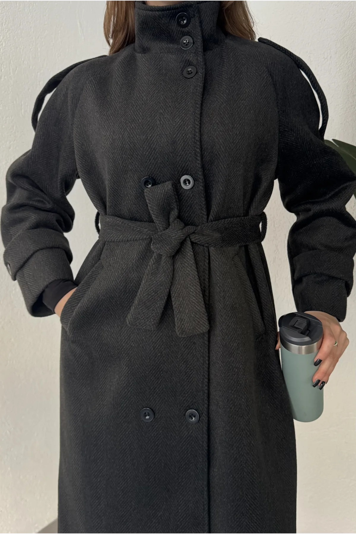 Kadın Siyah Dik Yaka Kemerli Kaşe Kaban Uzun Kışlık