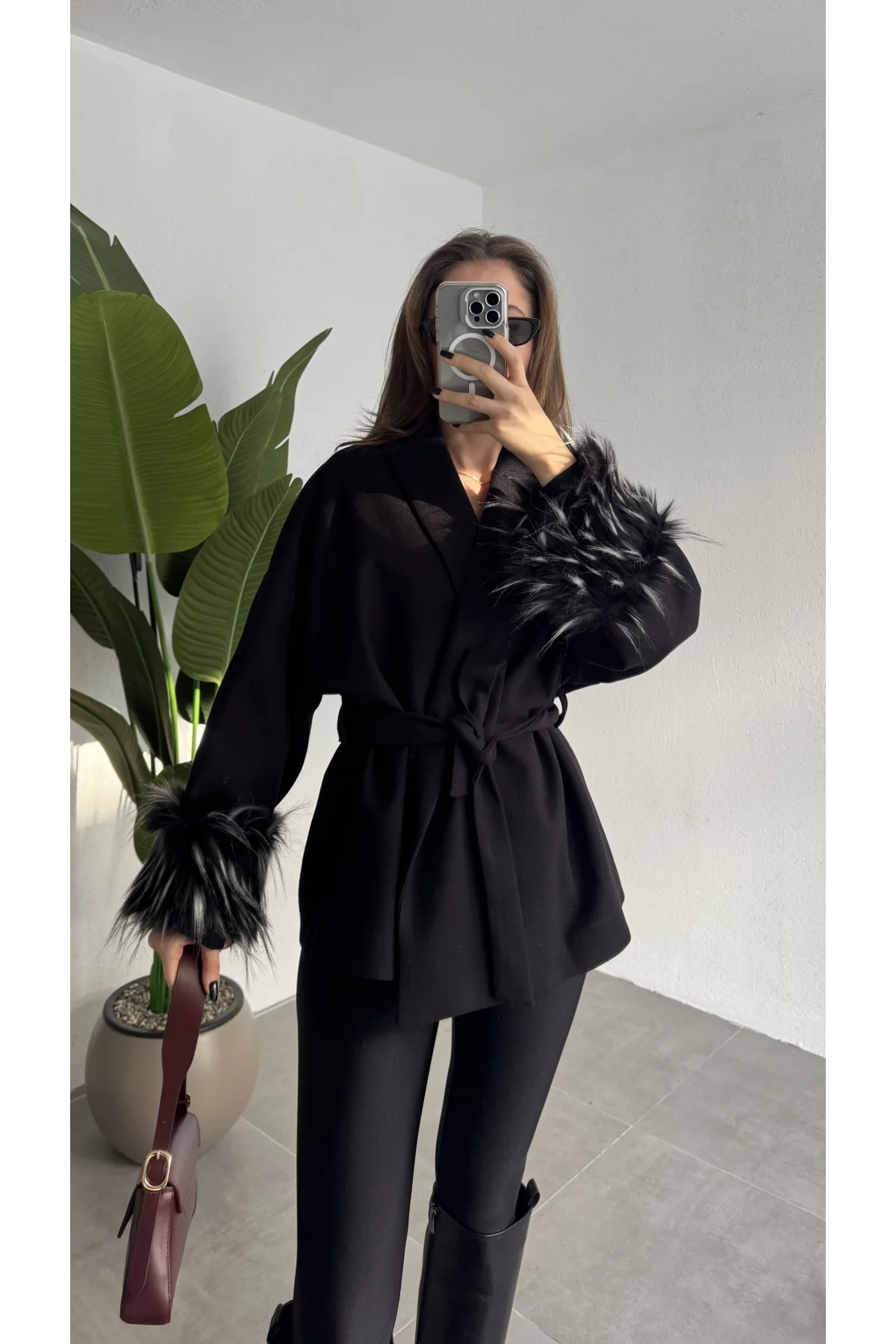 Kadın Siyah Kemerli Kolları Kürk Detaylı Kaşe Kaban Kışlık