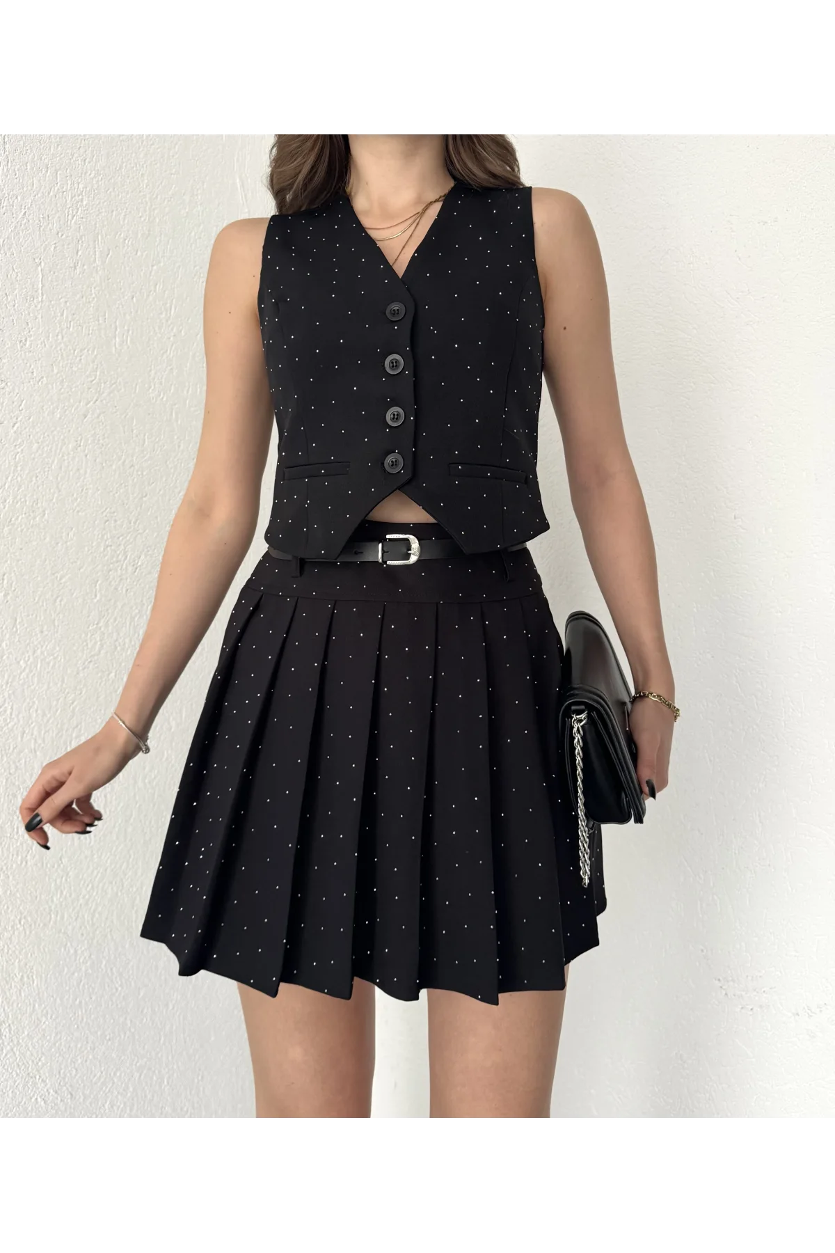 Kadın Siyah Pırıltı Taşlı Düğmeli Kolsuz Yelek Kemerli Pileli Mini Etek Takım