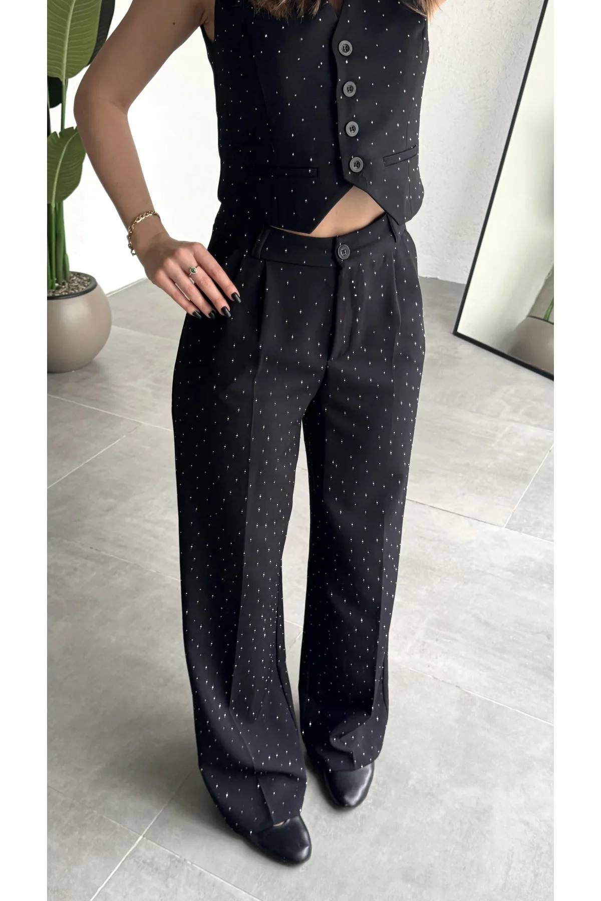 Kadın Siyah Taşlı Pırıltılı Yüksek Bel Bol Paça Pileli Palazzo Pantolon