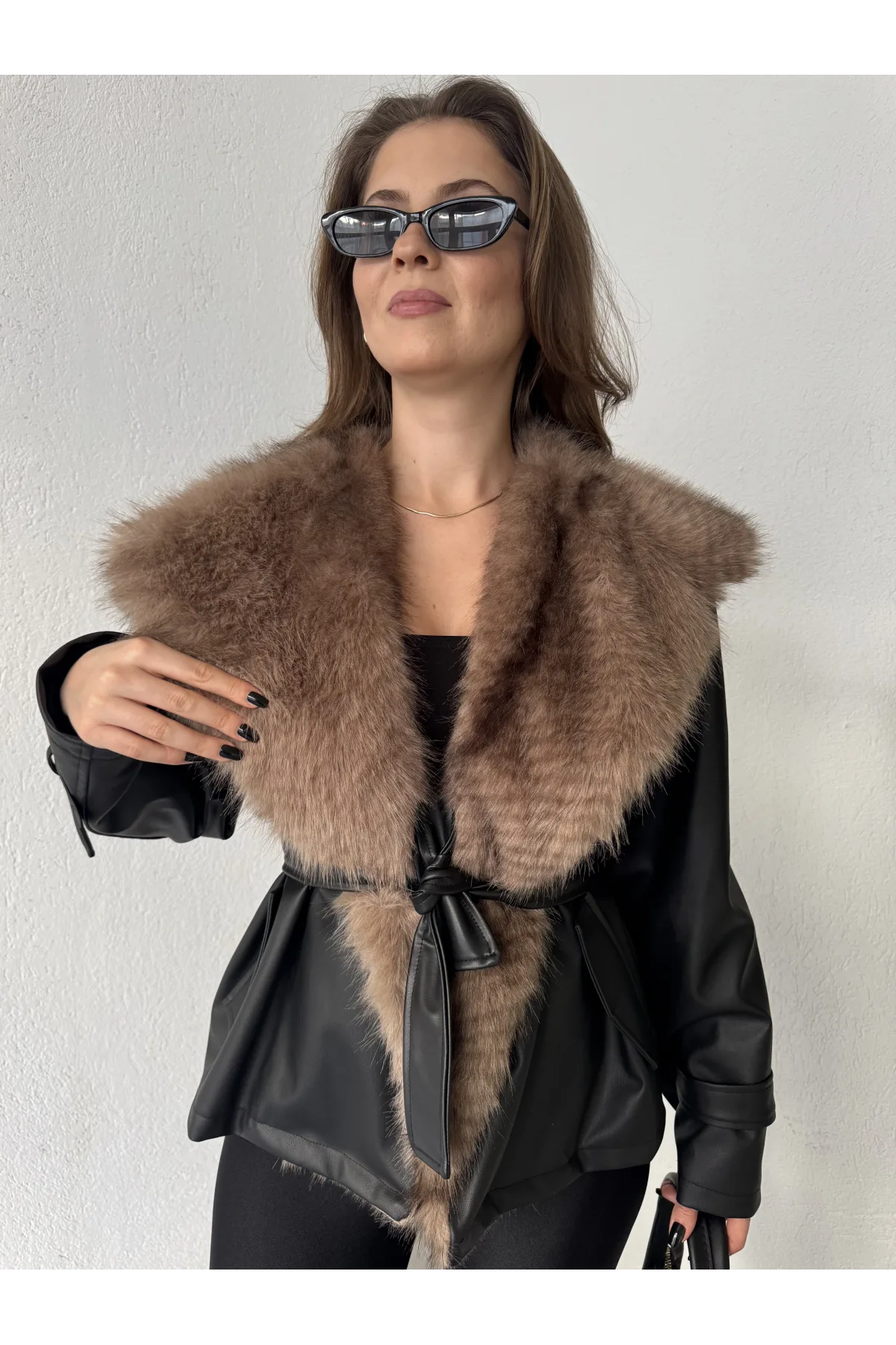 Kadın Siyah Kemerli Kürk Yaka Deri Ceket Siyah Kışlık