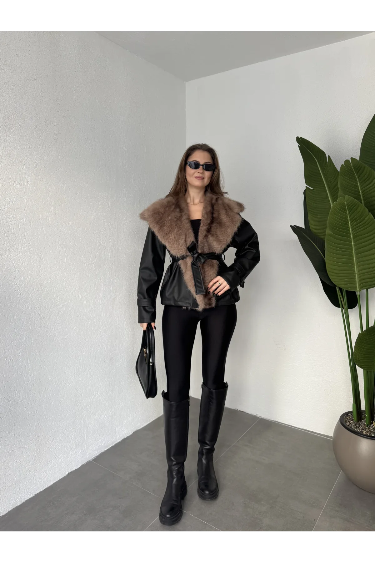 Kadın Siyah Kemerli Kürk Yaka Deri Ceket Siyah Kışlık