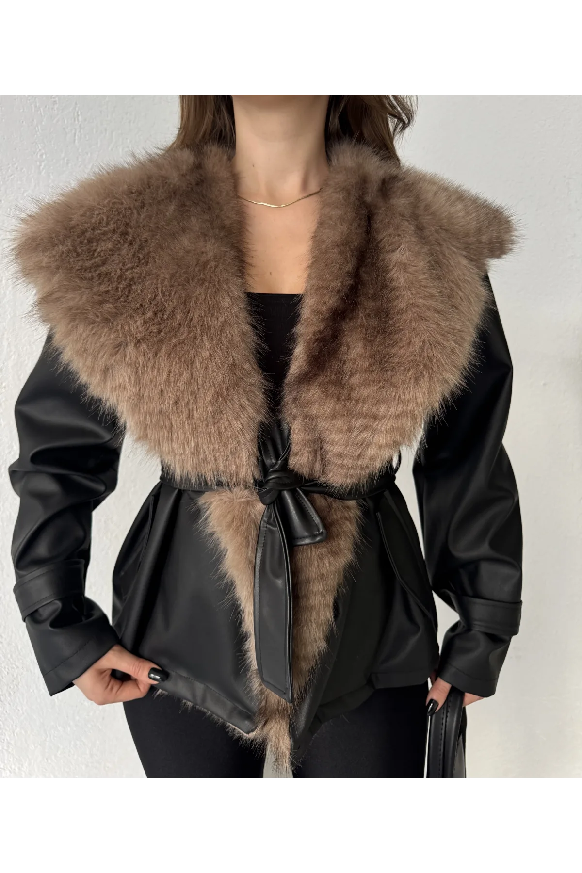 Kadın Siyah Kemerli Kürk Yaka Deri Ceket Siyah Kışlık