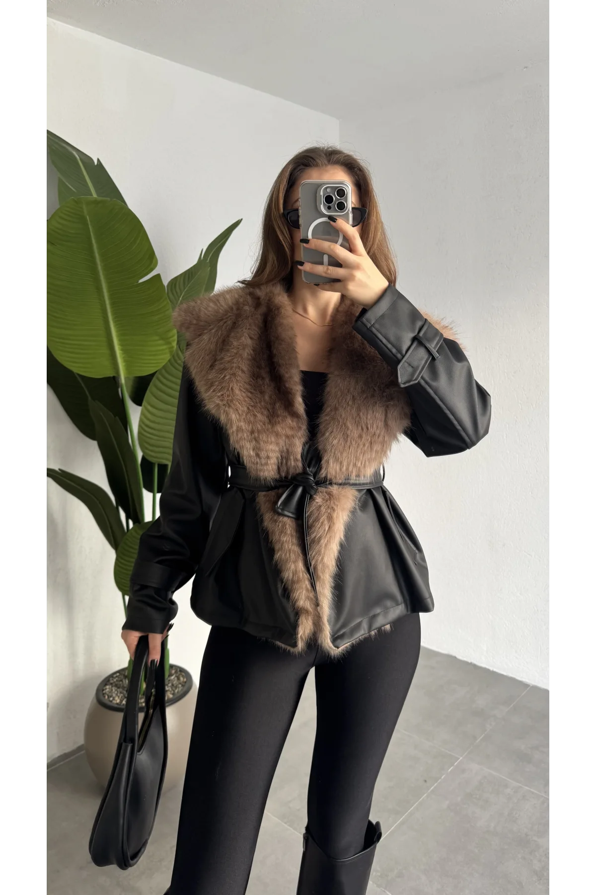 Kadın Siyah Kemerli Kürk Yaka Deri Ceket Siyah Kışlık