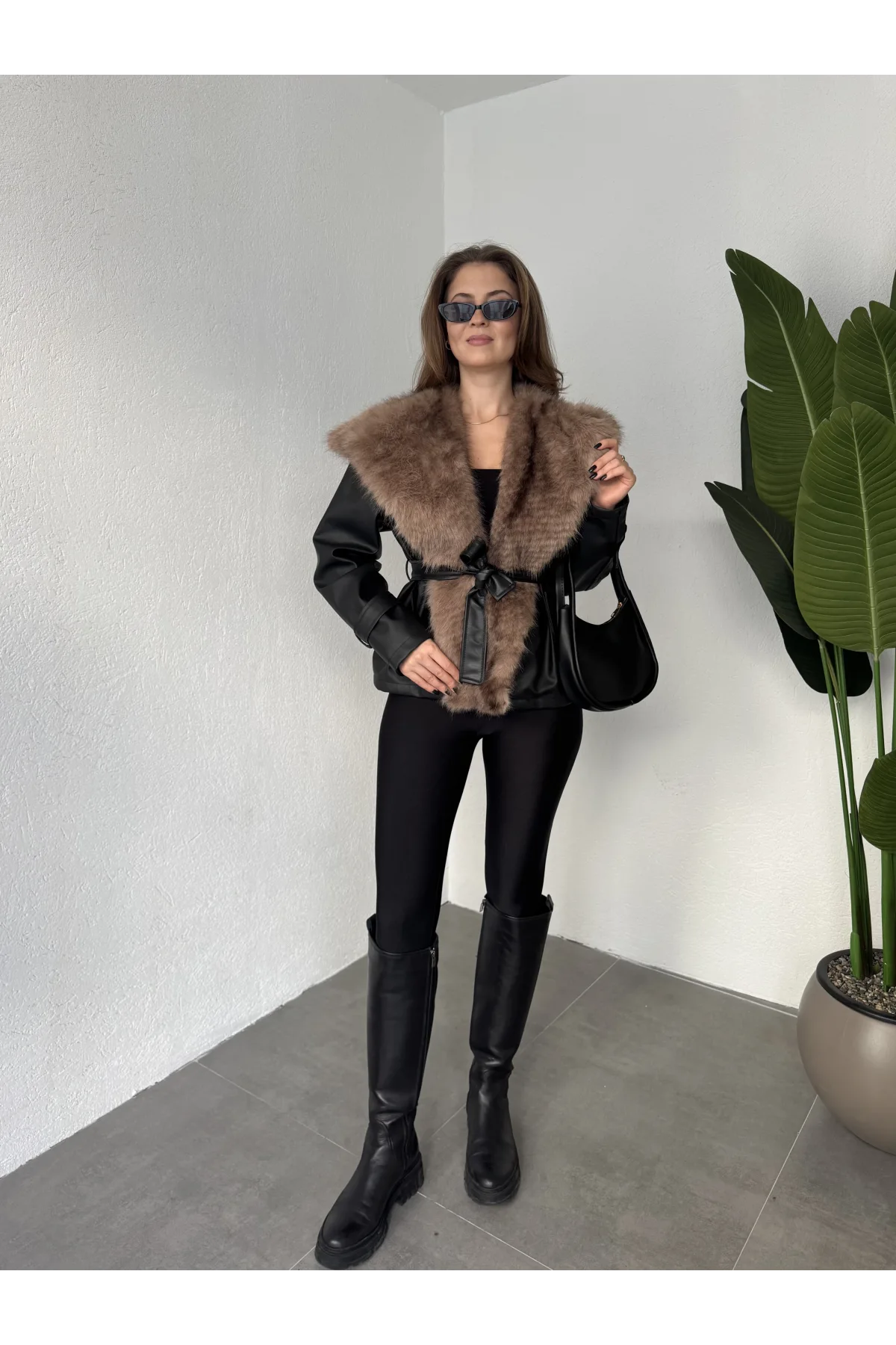 Kadın Siyah Kemerli Kürk Yaka Deri Ceket Siyah Kışlık