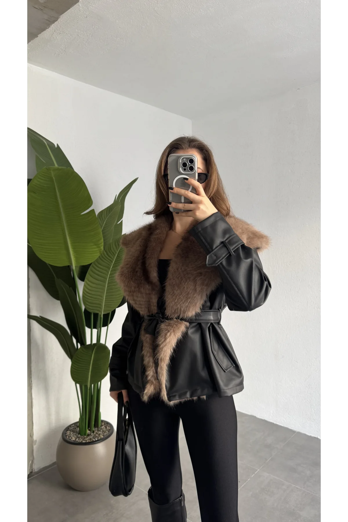 Kadın Siyah Kemerli Kürk Yaka Deri Ceket Siyah Kışlık