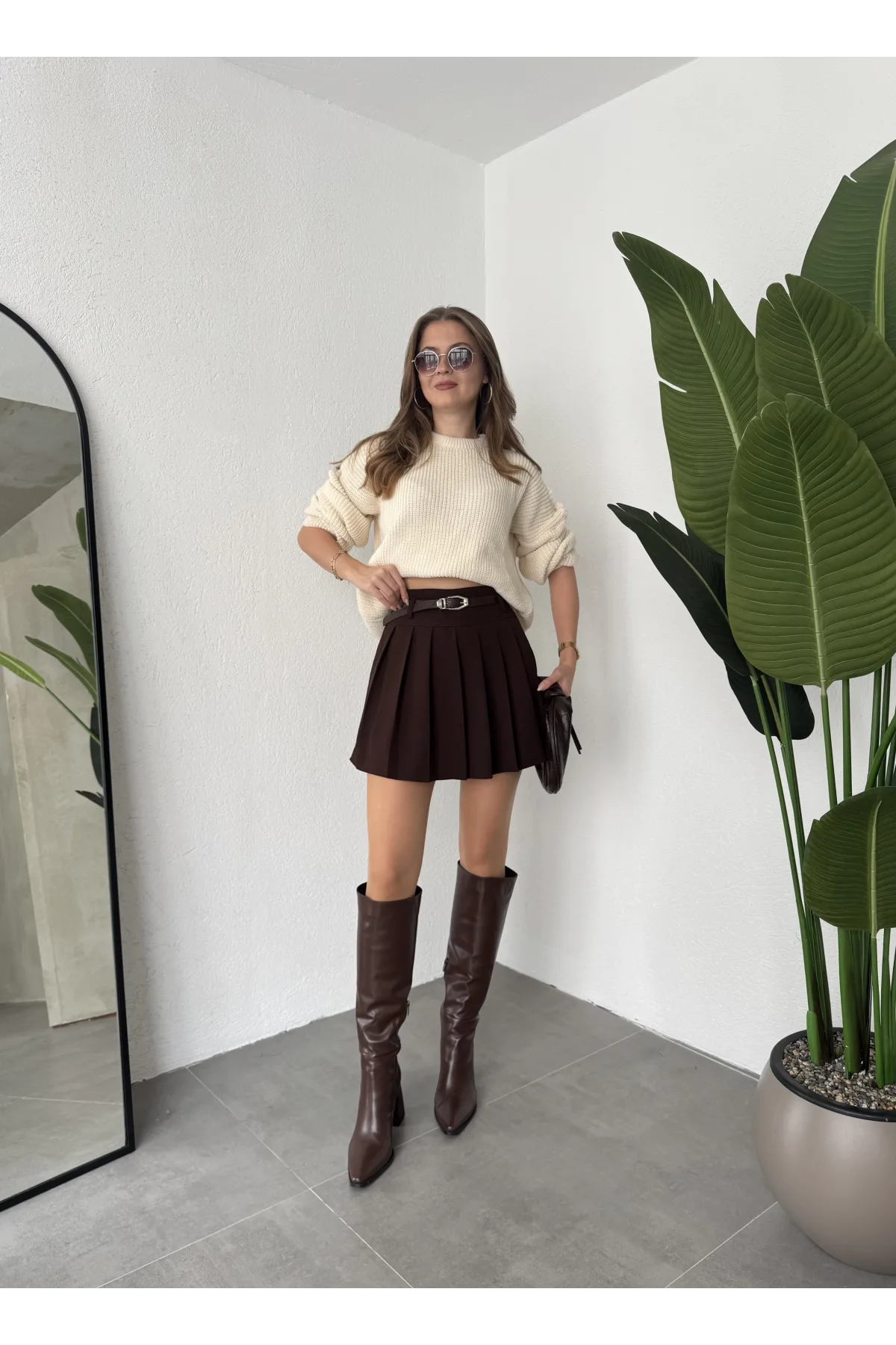 Kahverengi Astarlı Şortlu Kemerli Pileli Kışlık Mini Etek