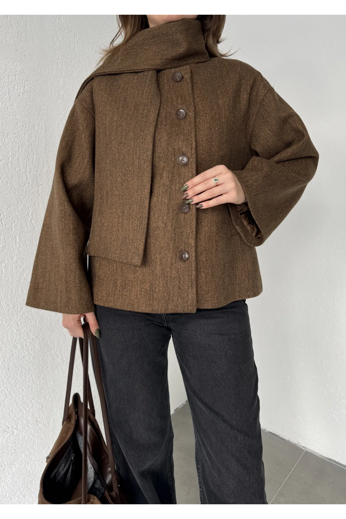 Kahverengi Bisiklet Yaka Şal Aksesurlı Düğmeli Kaşe Ceket Mont