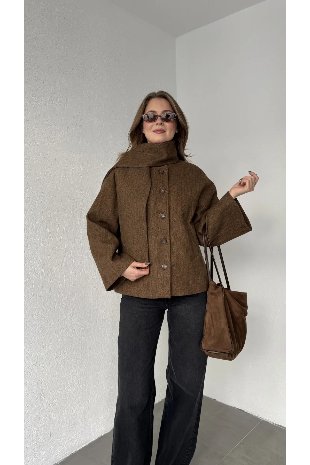 Kahverengi Bisiklet Yaka Şal Aksesurlı Düğmeli Kaşe Ceket Mont