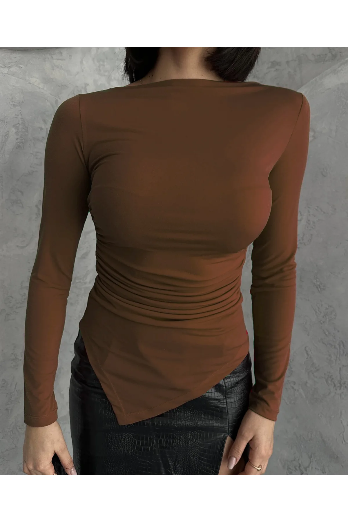 Kahverengi Zr Model Asimetrik Kesim Drapeli Büzgülü Candy Body Bluz