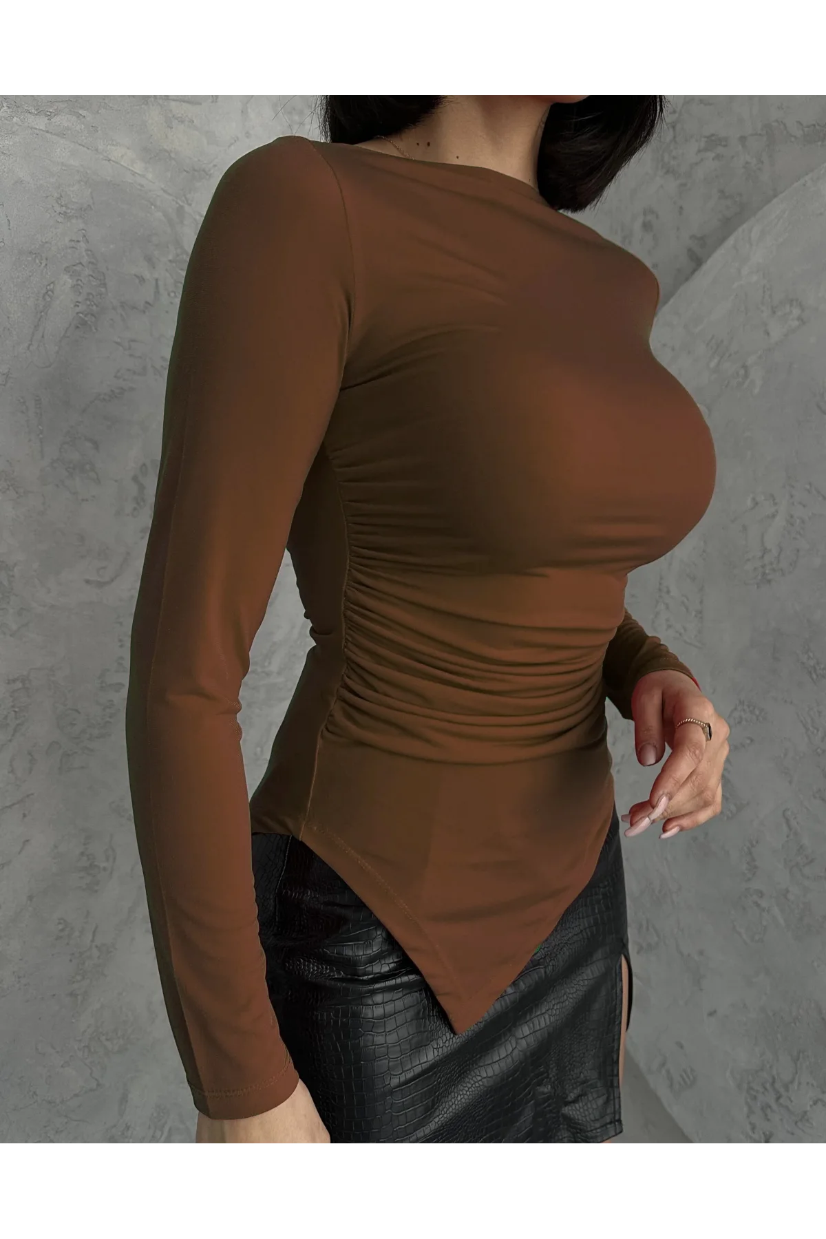 Kahverengi Zr Model Asimetrik Kesim Drapeli Büzgülü Candy Body Bluz