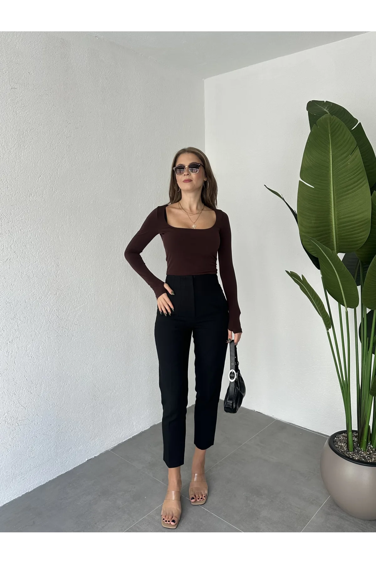 Kahverengi Kare Yaka Parmak Geçirmeli Uzun Kol Candy Body Bluz