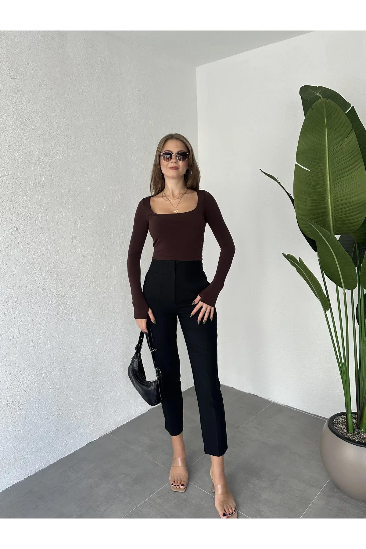 Kahverengi Kare Yaka Parmak Geçirmeli Uzun Kol Candy Body Bluz